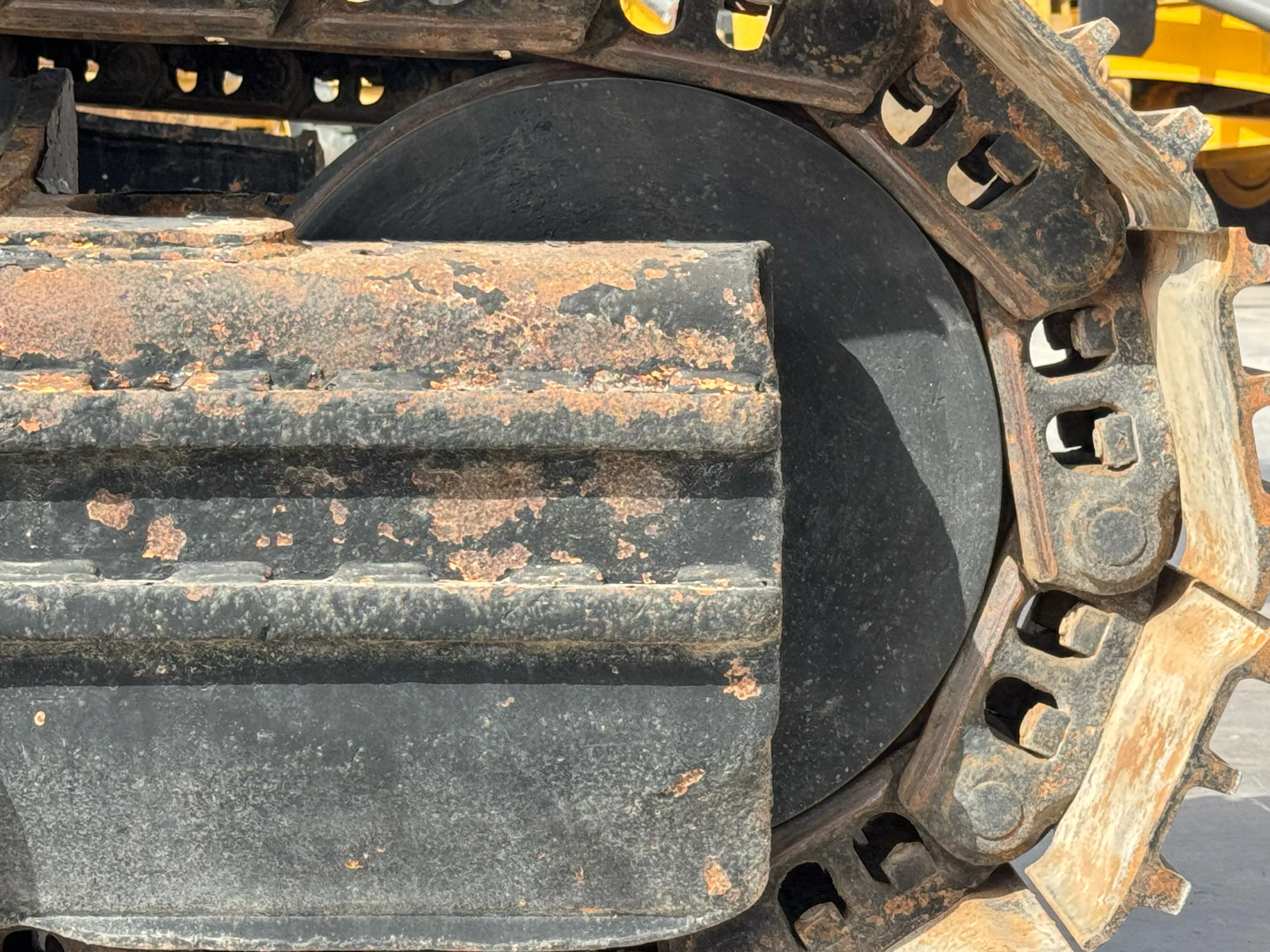 MDX-002-Cat-323D3-medium-excavator-inspection-undercarriage-right-idler-1