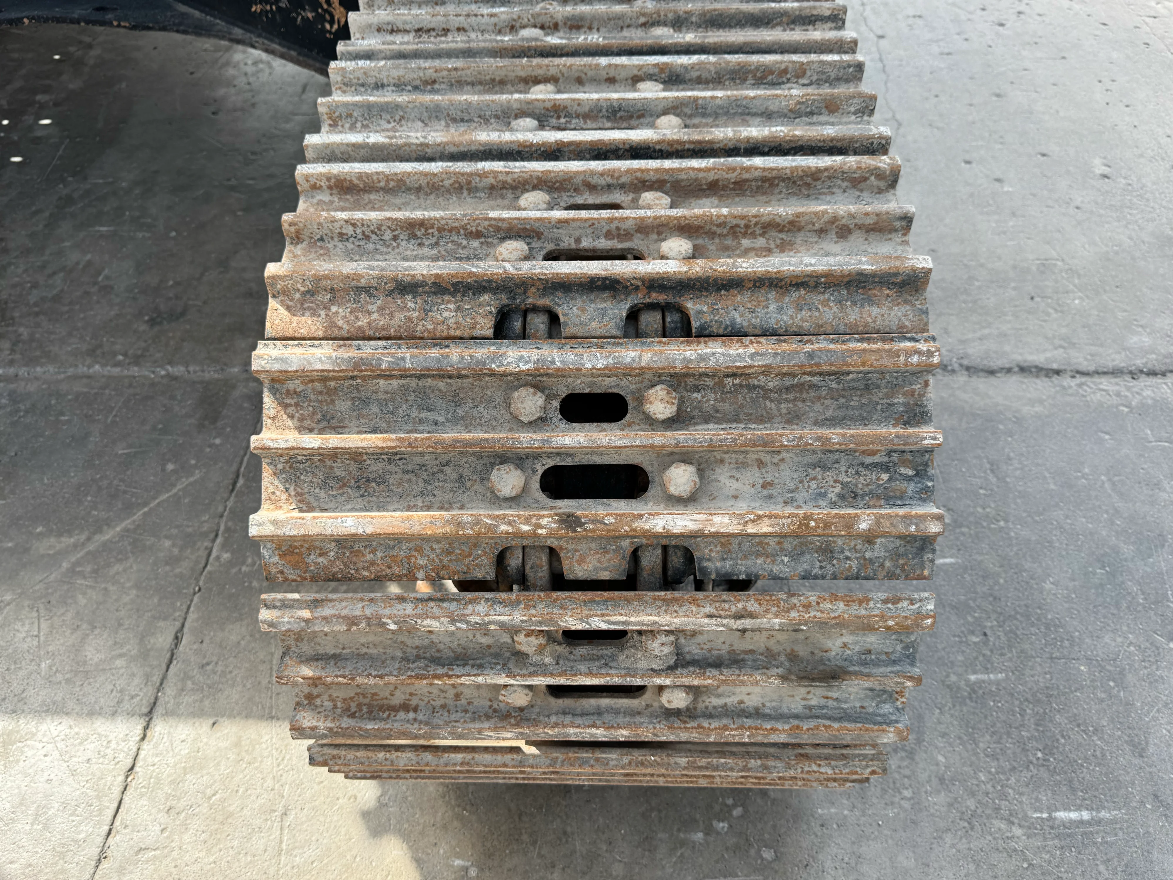 MDX-002-Cat-323D3-medium-excavator-inspection-undercarriage-left-track-shoes-1