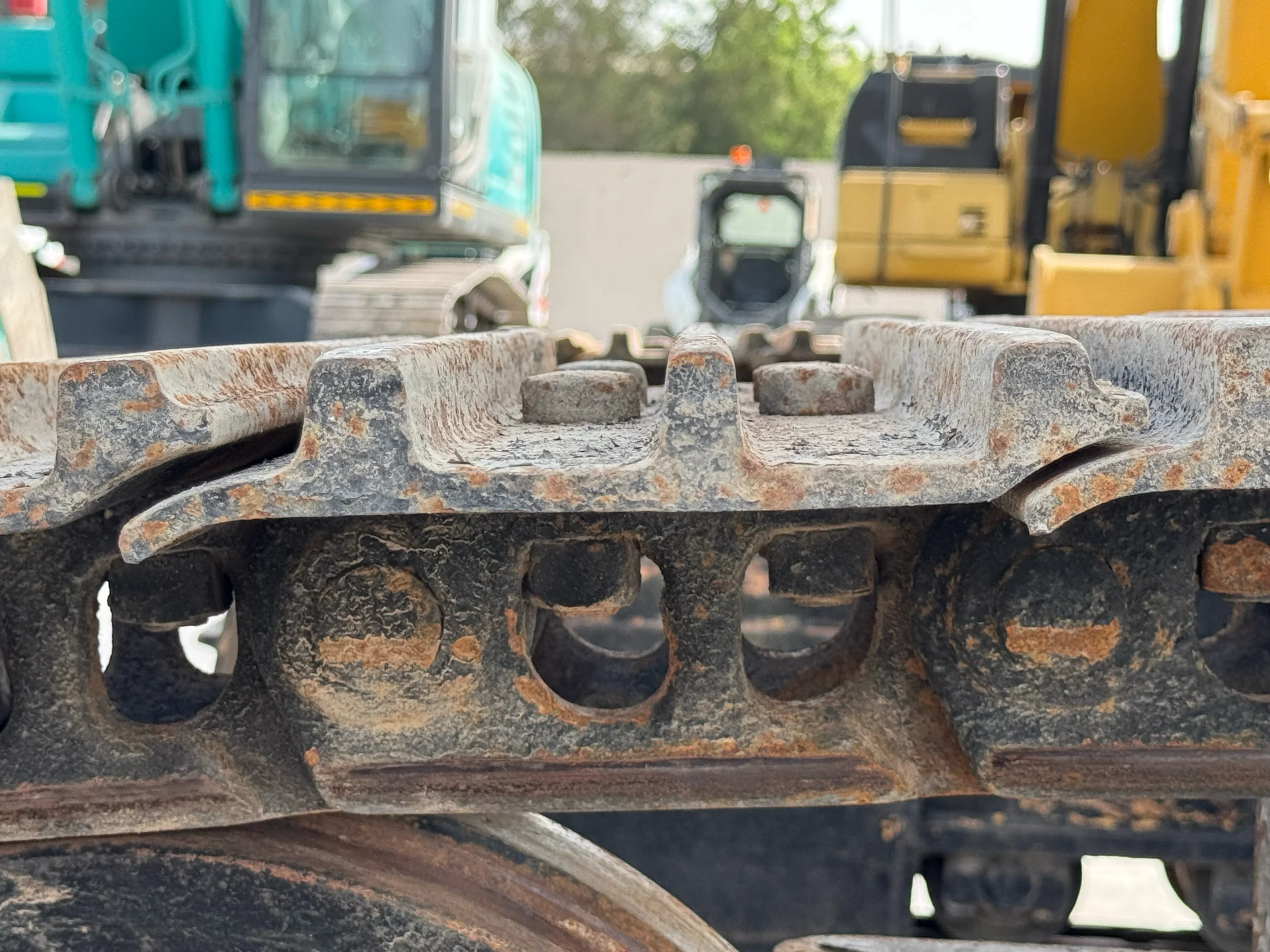 MDX-002-Cat-323D3-medium-excavator-inspection-undercarriage-left-track-shoes-2