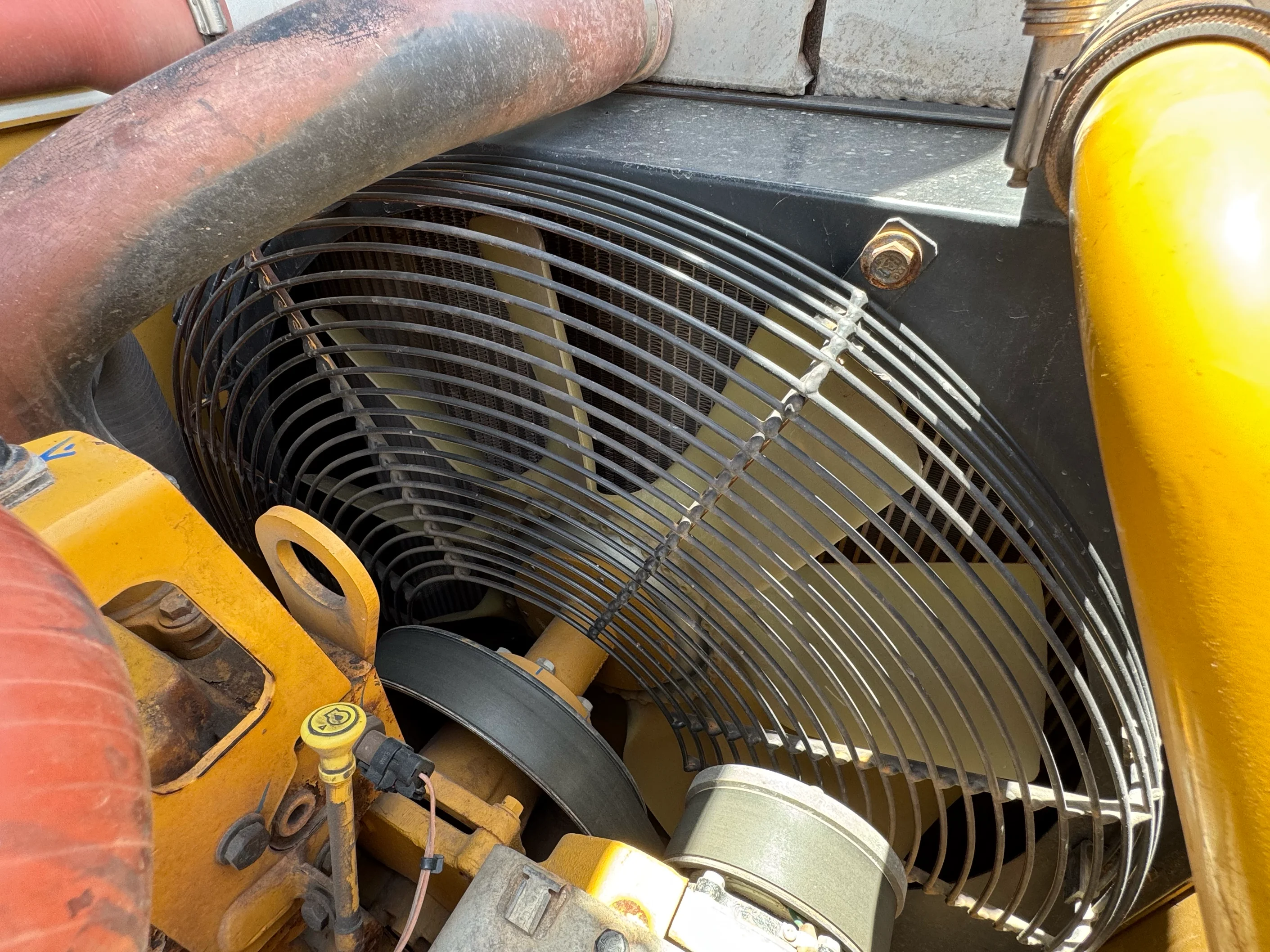 MDX-002-Cat-323D3-medium-excavator-inspection-engine-cooling-fan-and-fan-guard-1