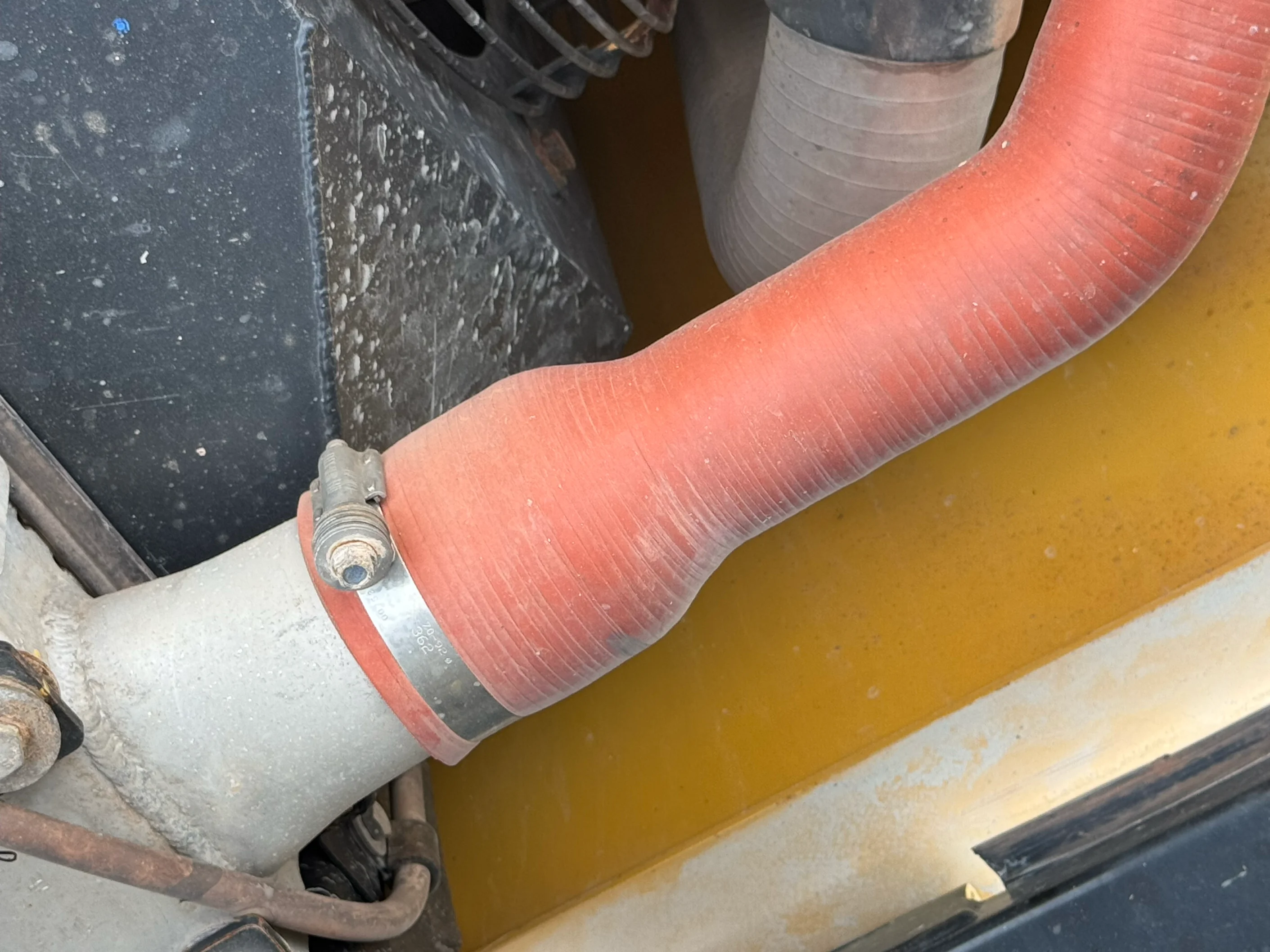 MDX-002-Cat-323D3-medium-excavator-inspection-engine-hoses-3
