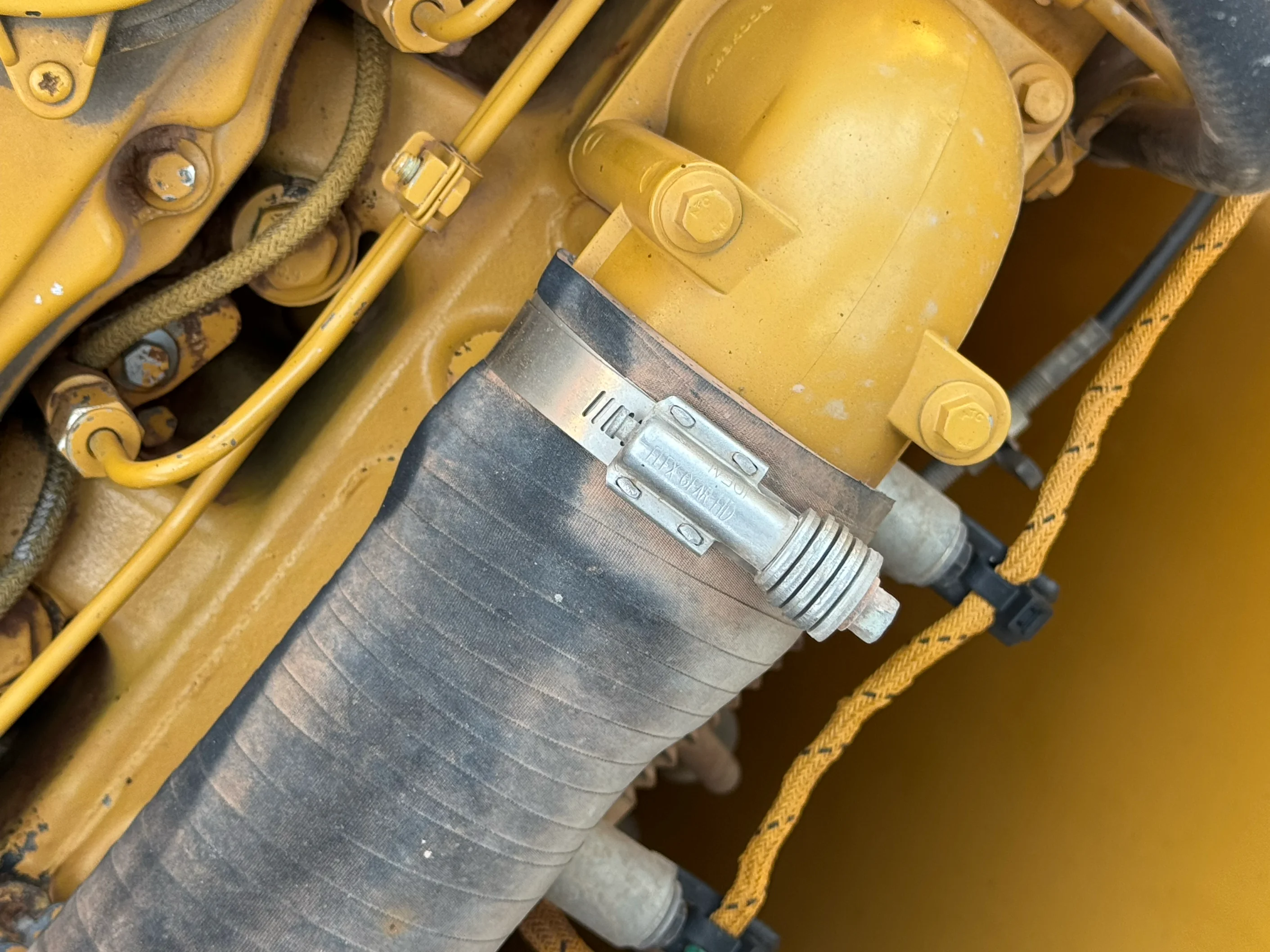 MDX-002-Cat-323D3-medium-excavator-inspection-engine-hoses-4