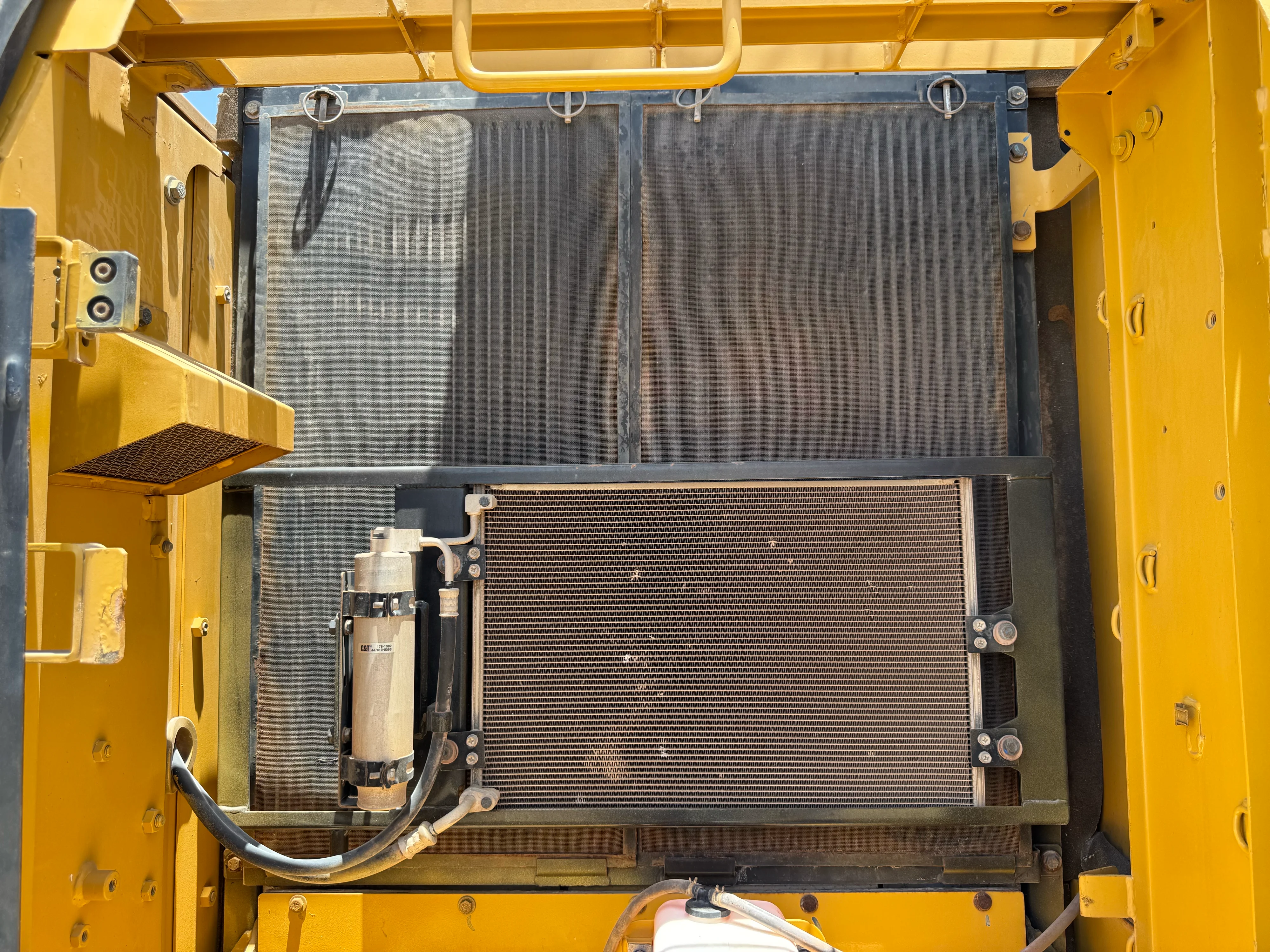 MDX-002-Cat-323D3-medium-excavator-inspection-engine-radiator-condenser-intercooler-hydraulic-cooler-2