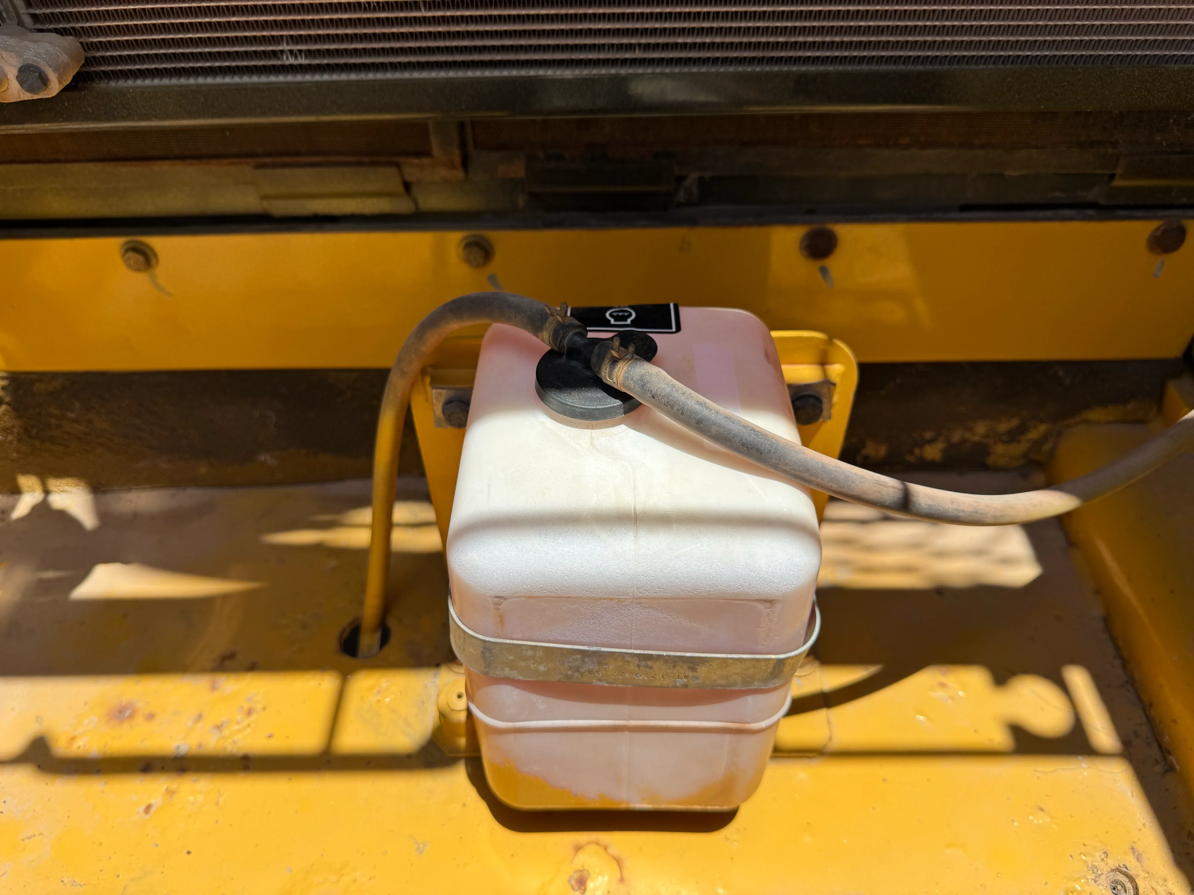 MDX-002-Cat-323D3-medium-excavator-inspection-engine-radiator-condenser-intercooler-hydraulic-cooler-4