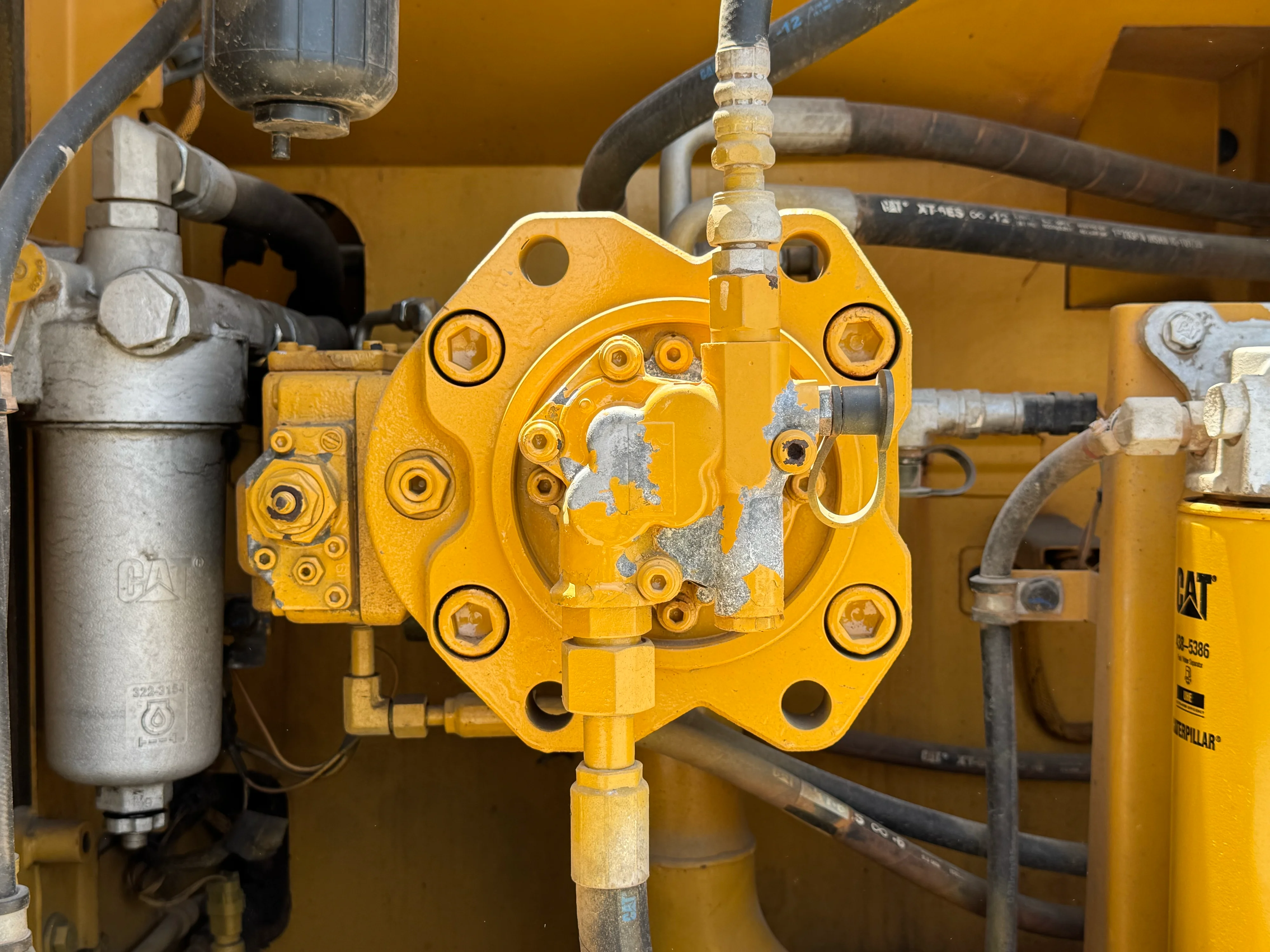 MDX-002-Cat-323D3-medium-excavator-inspection-hydraulics-hydraulic-pump-1