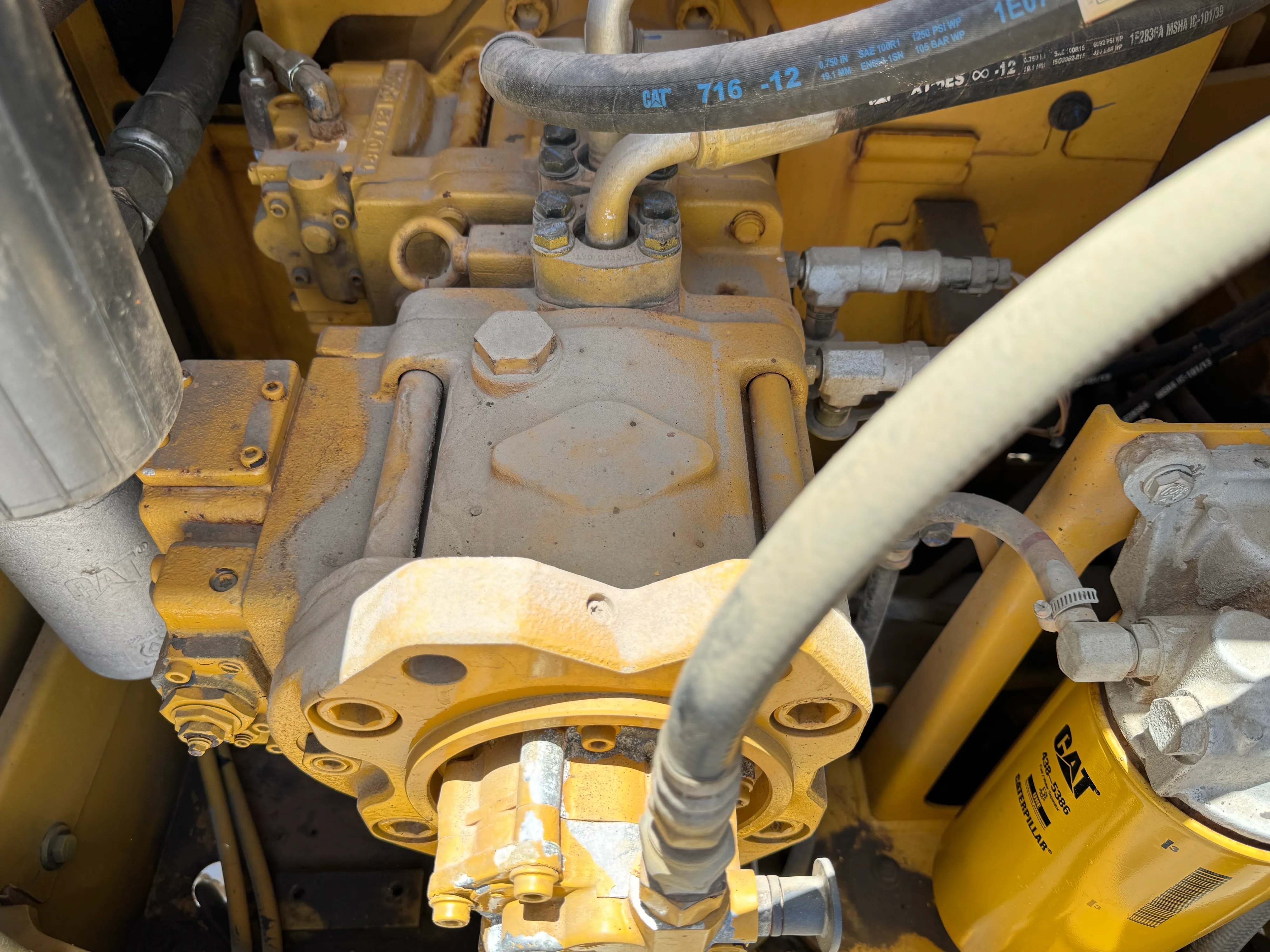 MDX-002-Cat-323D3-medium-excavator-inspection-hydraulics-hydraulic-pump-3
