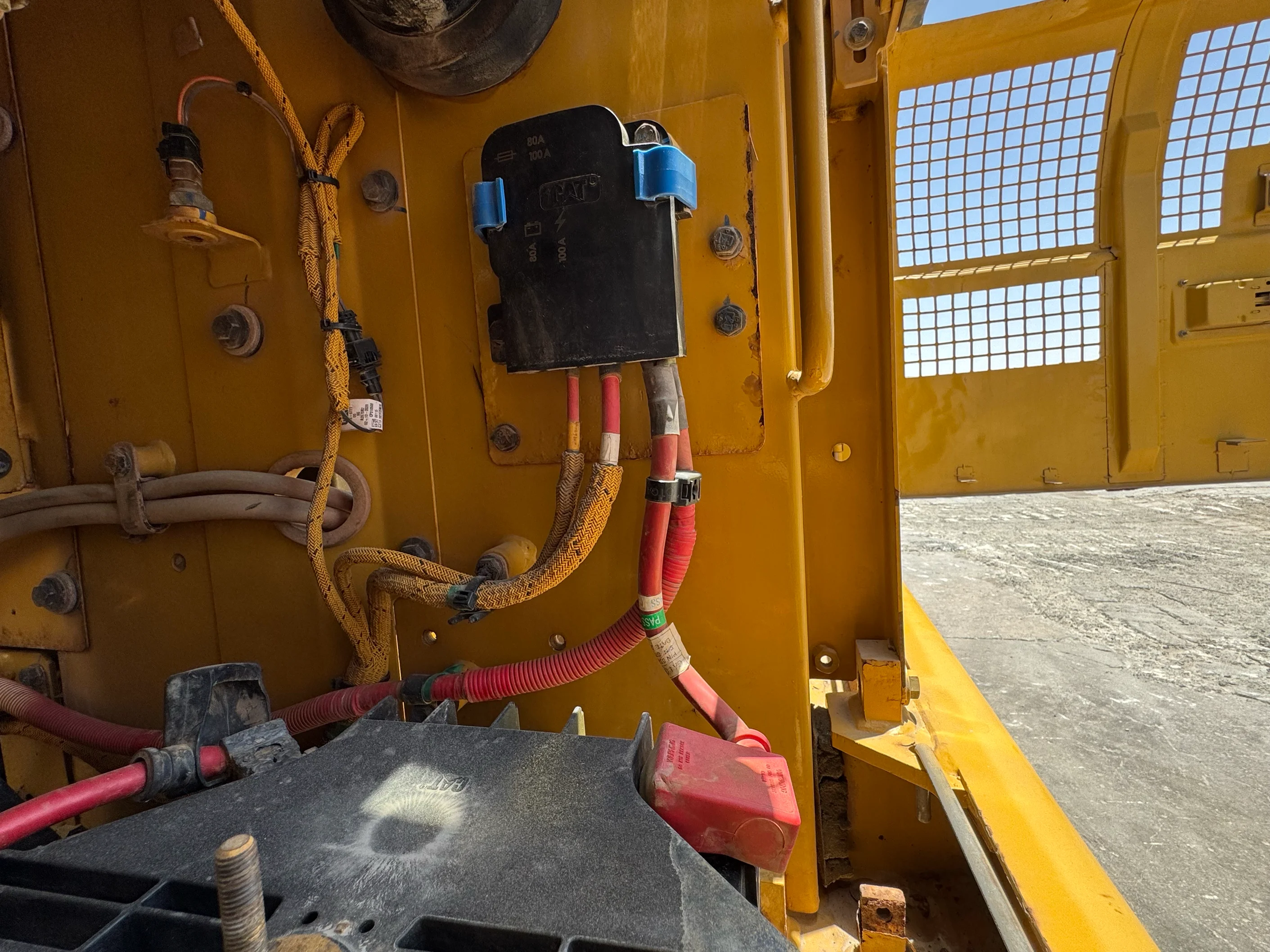 MDX-002-Cat-323D3-medium-excavator-inspection-electronics-main-harness-1