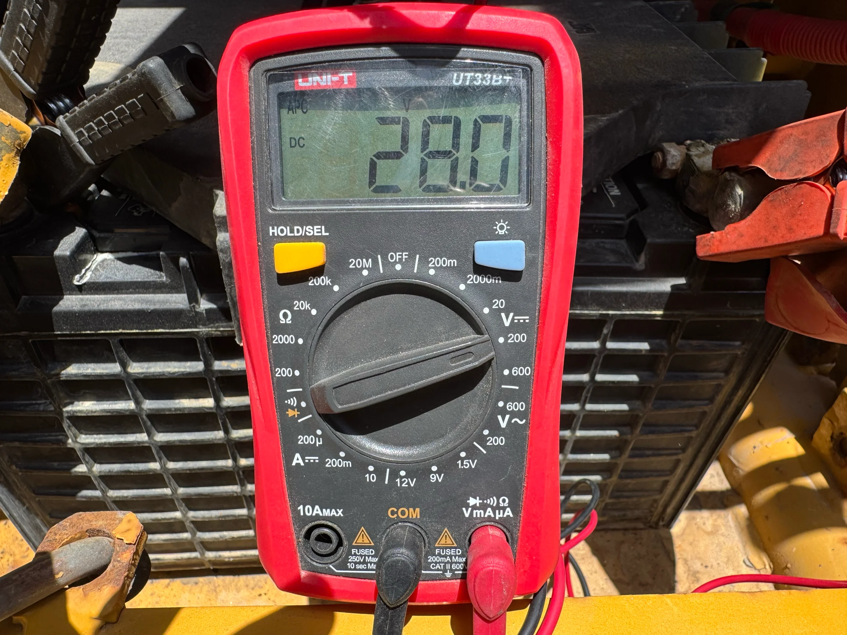 MDX-002-Cat-323D3-medium-excavator-inspection-electronics-battery-1