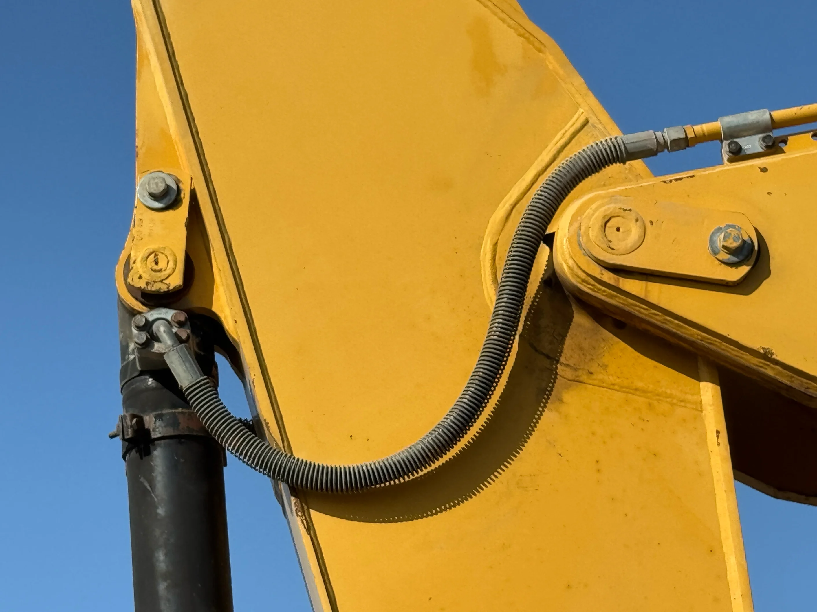 MDX-002-Cat-323D3-medium-excavator-inspection-hydraulics-hydraulic-hoses-and-lines-2