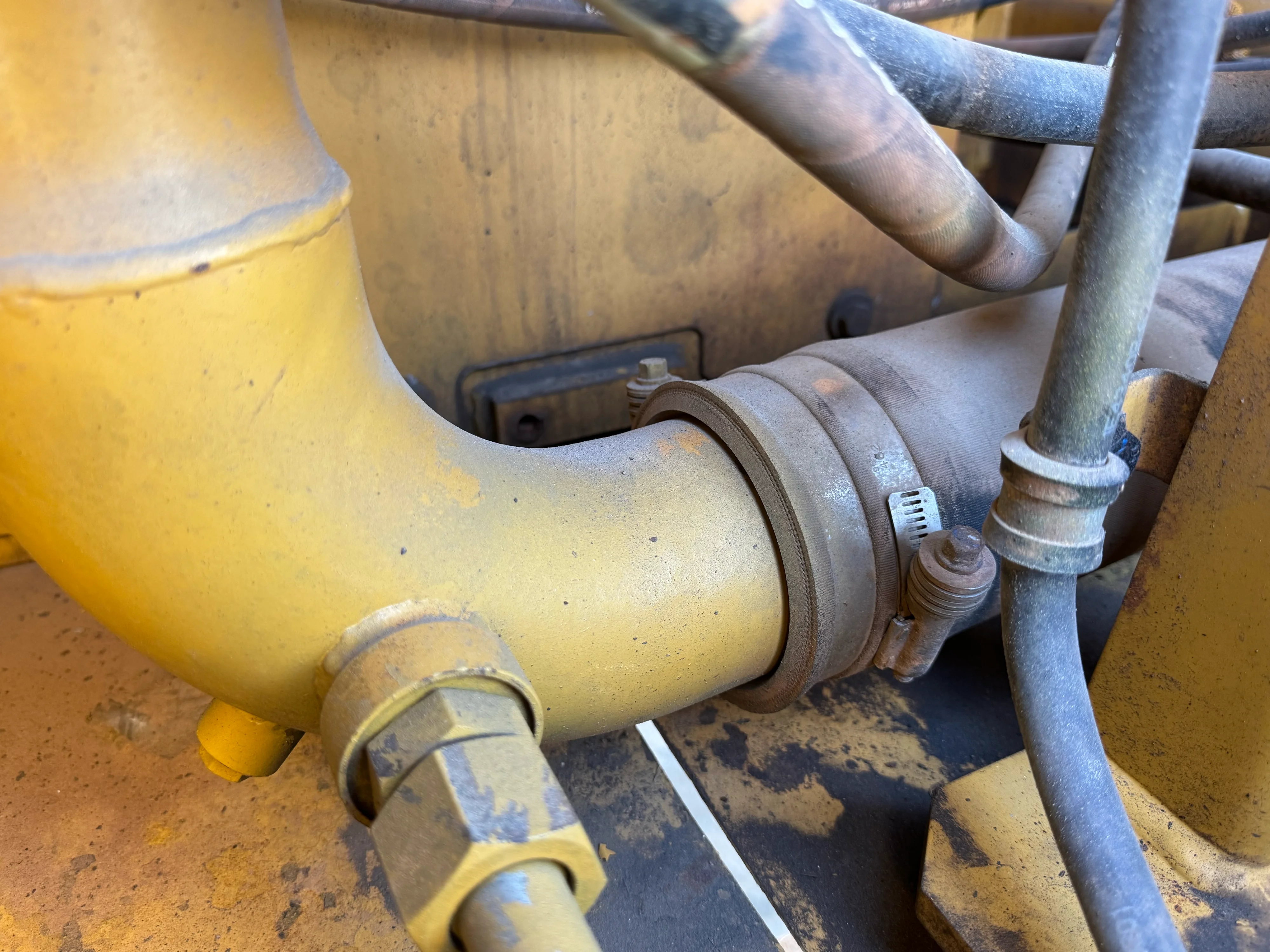 MDX-002-Cat-323D3-medium-excavator-inspection-hydraulics-hydraulic-hoses-and-lines-3