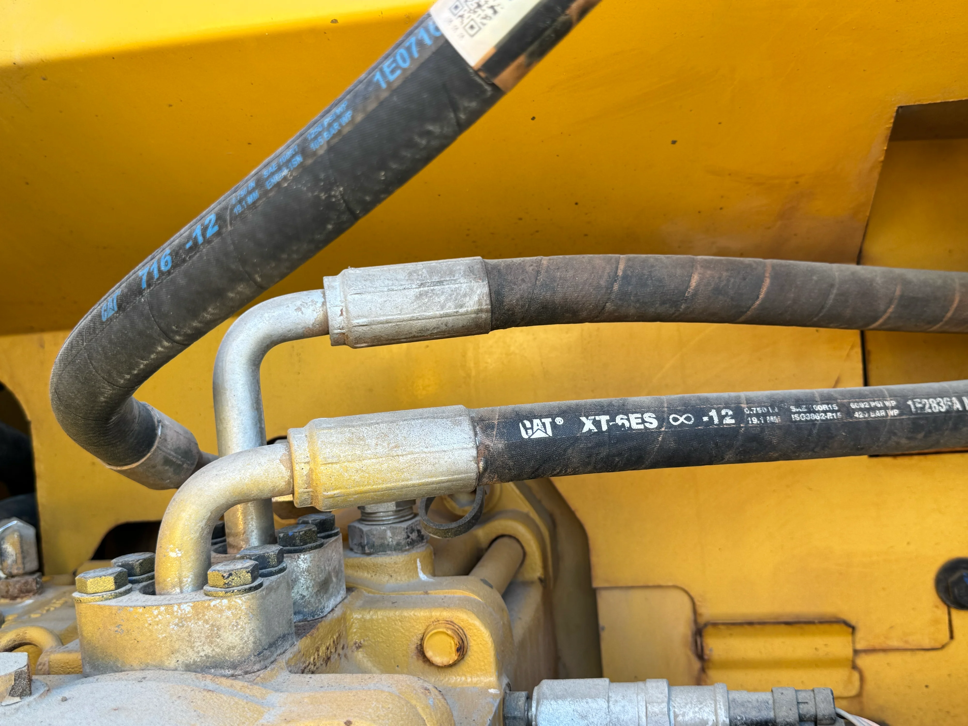 MDX-002-Cat-323D3-medium-excavator-inspection-hydraulics-hydraulic-hoses-and-lines-4