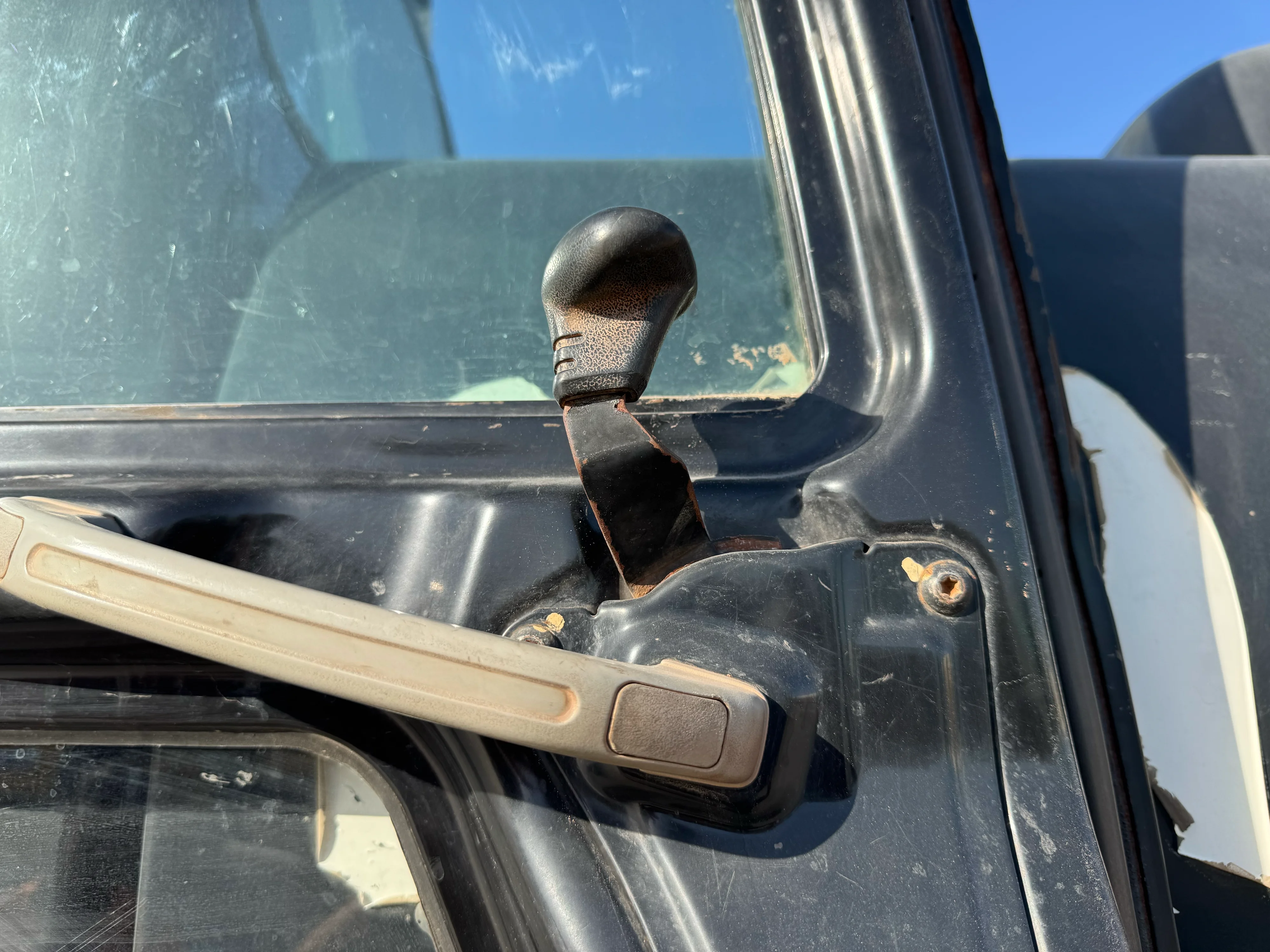 MDX-002-Cat-323D3-medium-excavator-inspection-cabin-door-handles-2