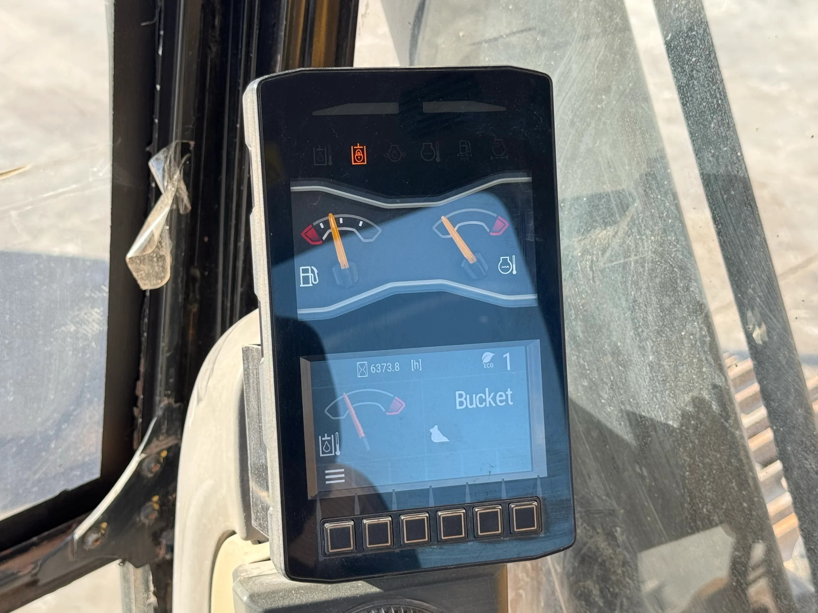MDX-002-Cat-323D3-medium-excavator-inspection-cabin-instrument-cluster-1