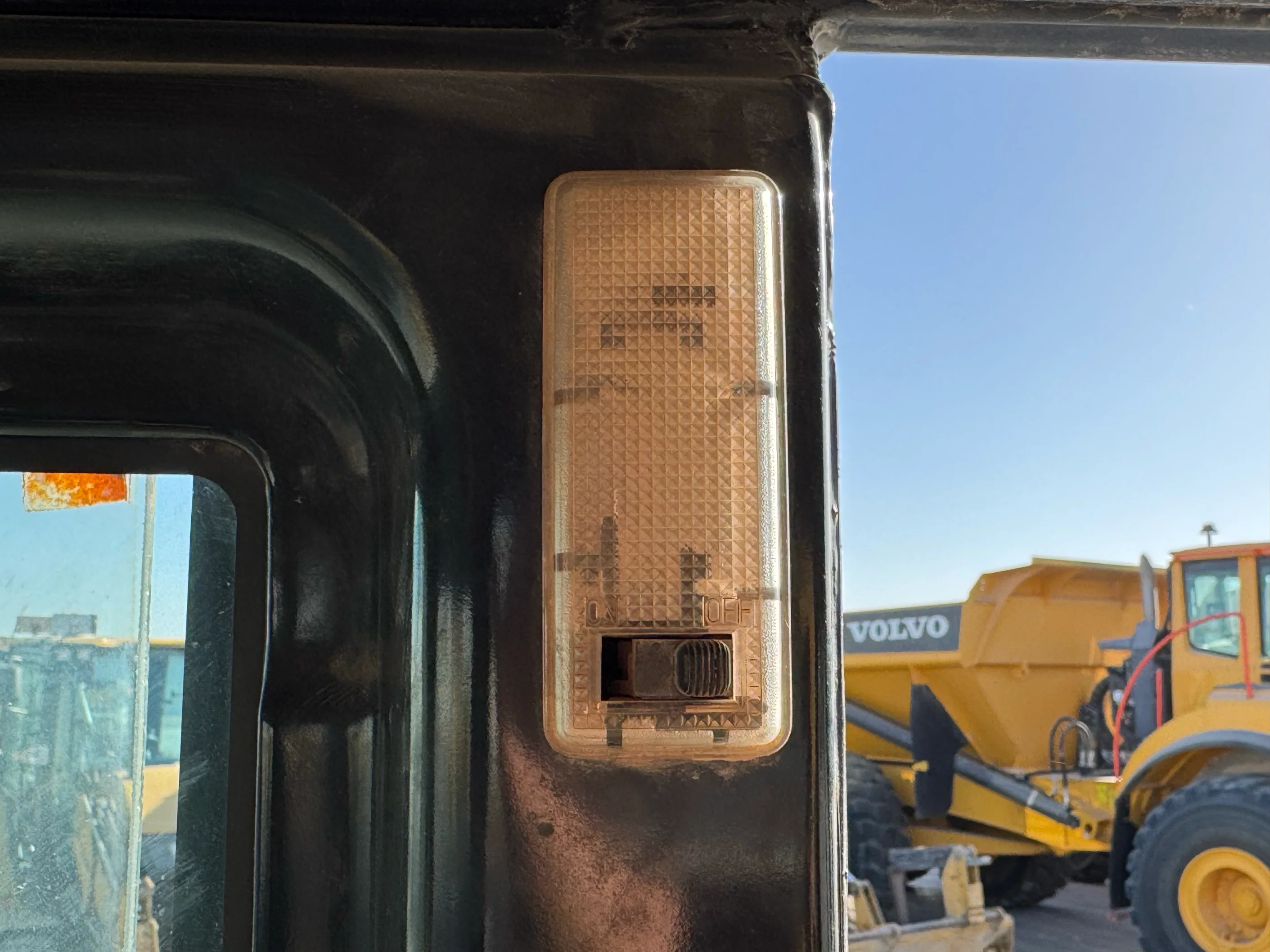 MDX-002-Cat-323D3-medium-excavator-inspection-cabin-cabin-light-1