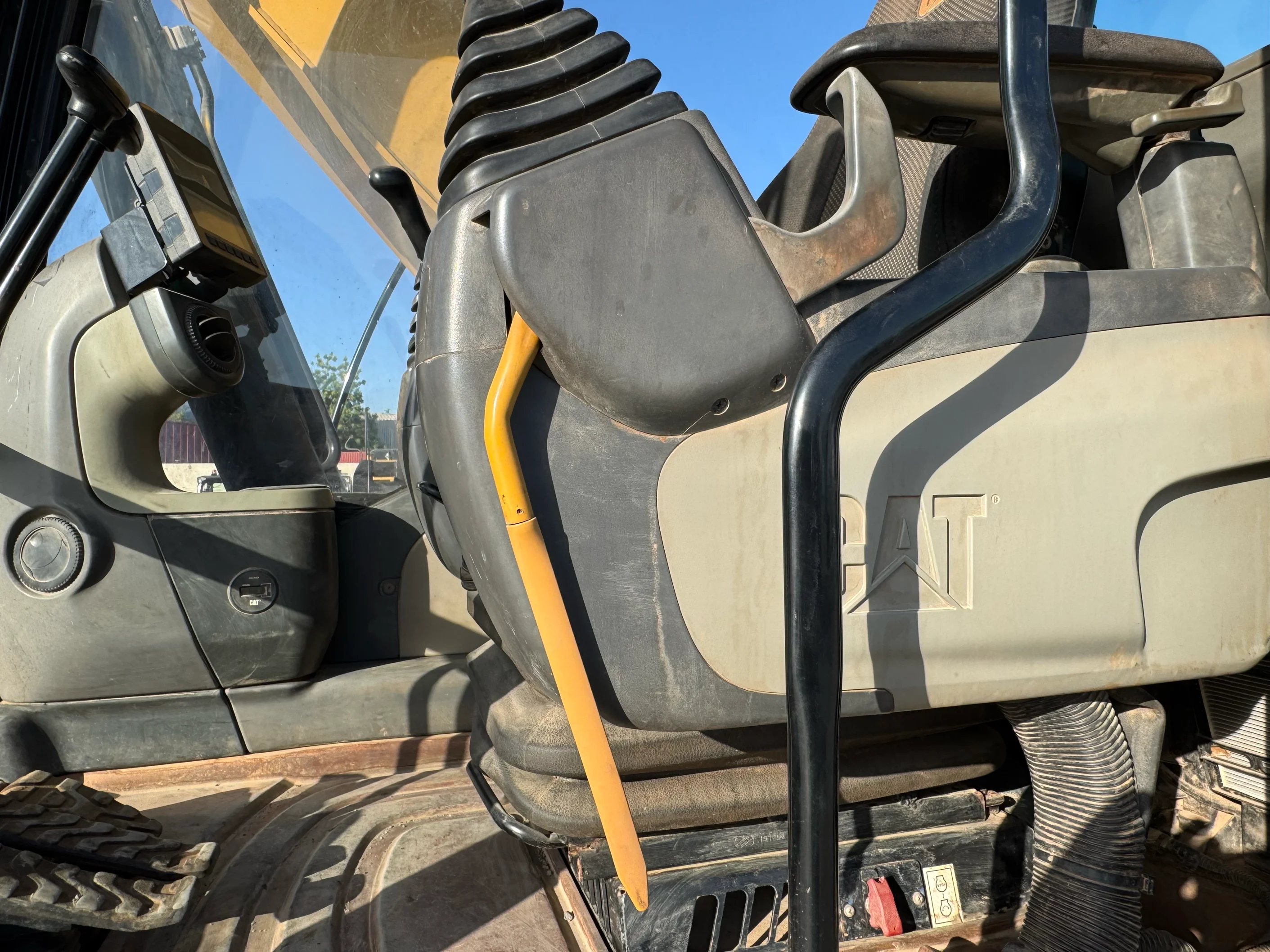 MDX-002-Cat-323D3-medium-excavator-inspection-safety-hydraulic-safety-lock-1