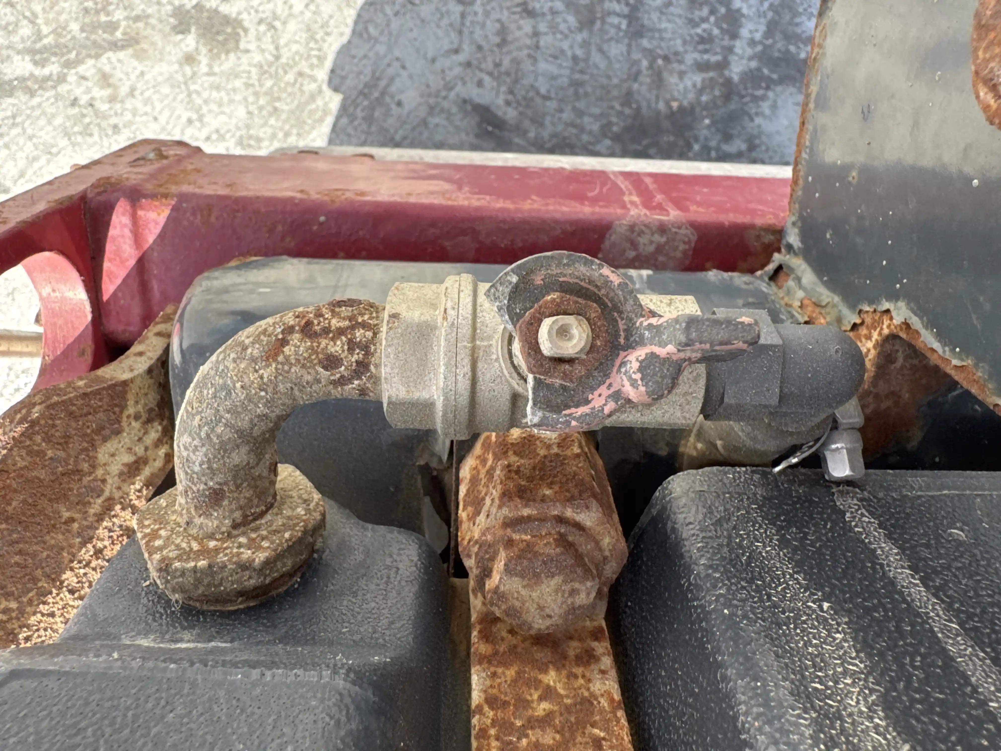 WBC-002-Dynapac-DTR75-walk-behind-compactor-inspection-structure-Water-spraying-system-3