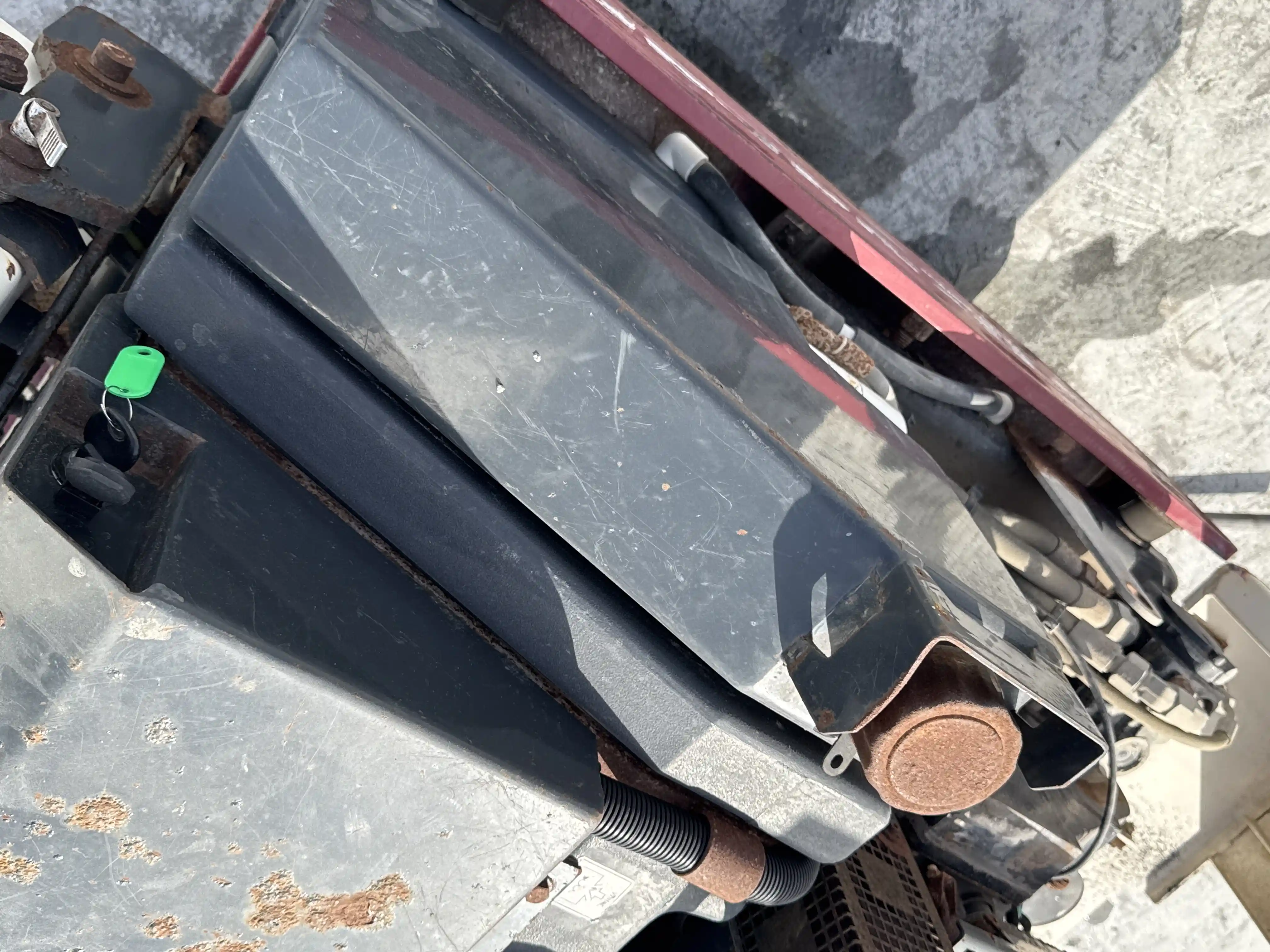 WBC-002-Dynapac-DTR75-walk-behind-compactor-inspection-Hydraulic-Tank-2