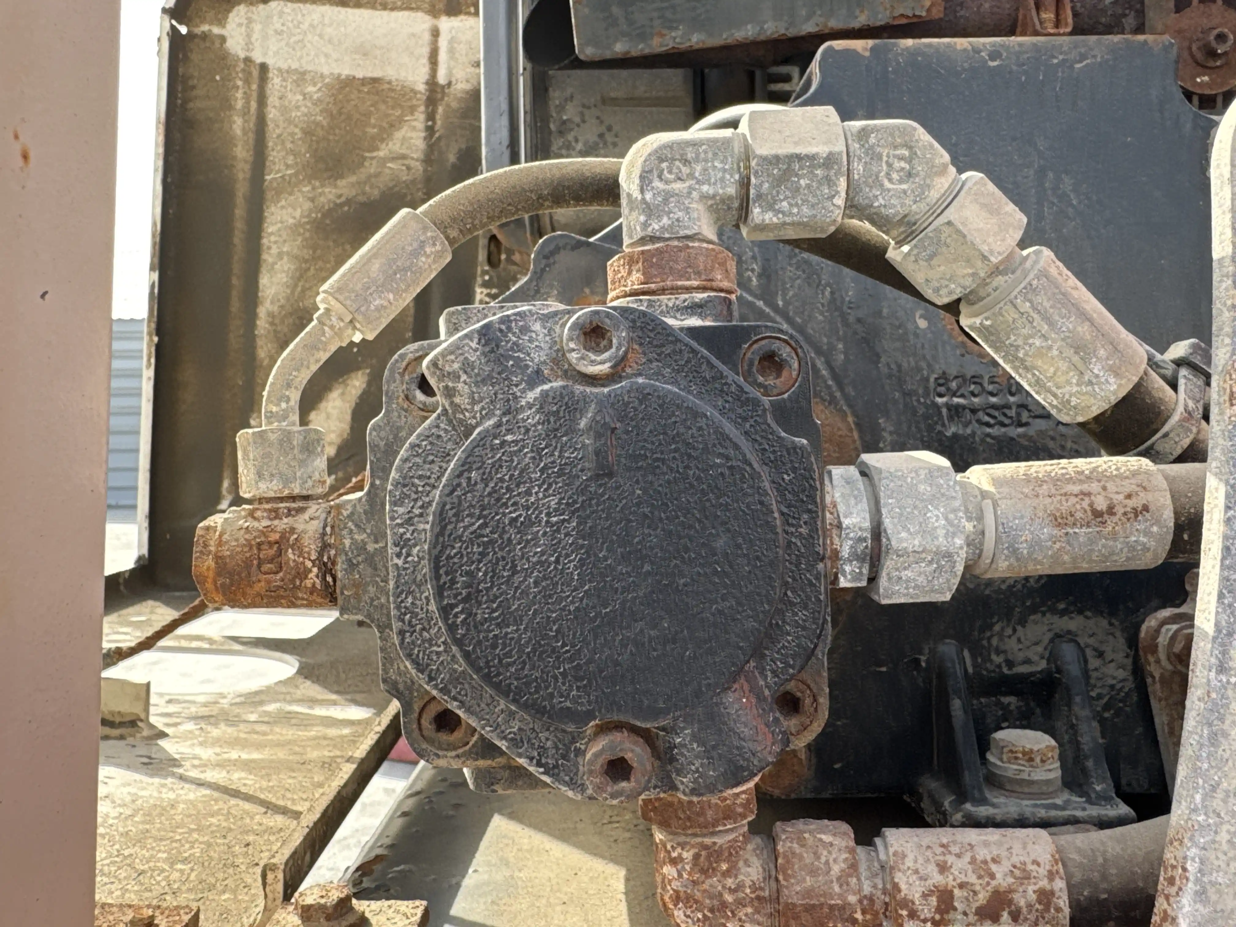 WBC-002-Dynapac-DTR75-walk-behind-compactor-inspection-Hydraulic-pump-1