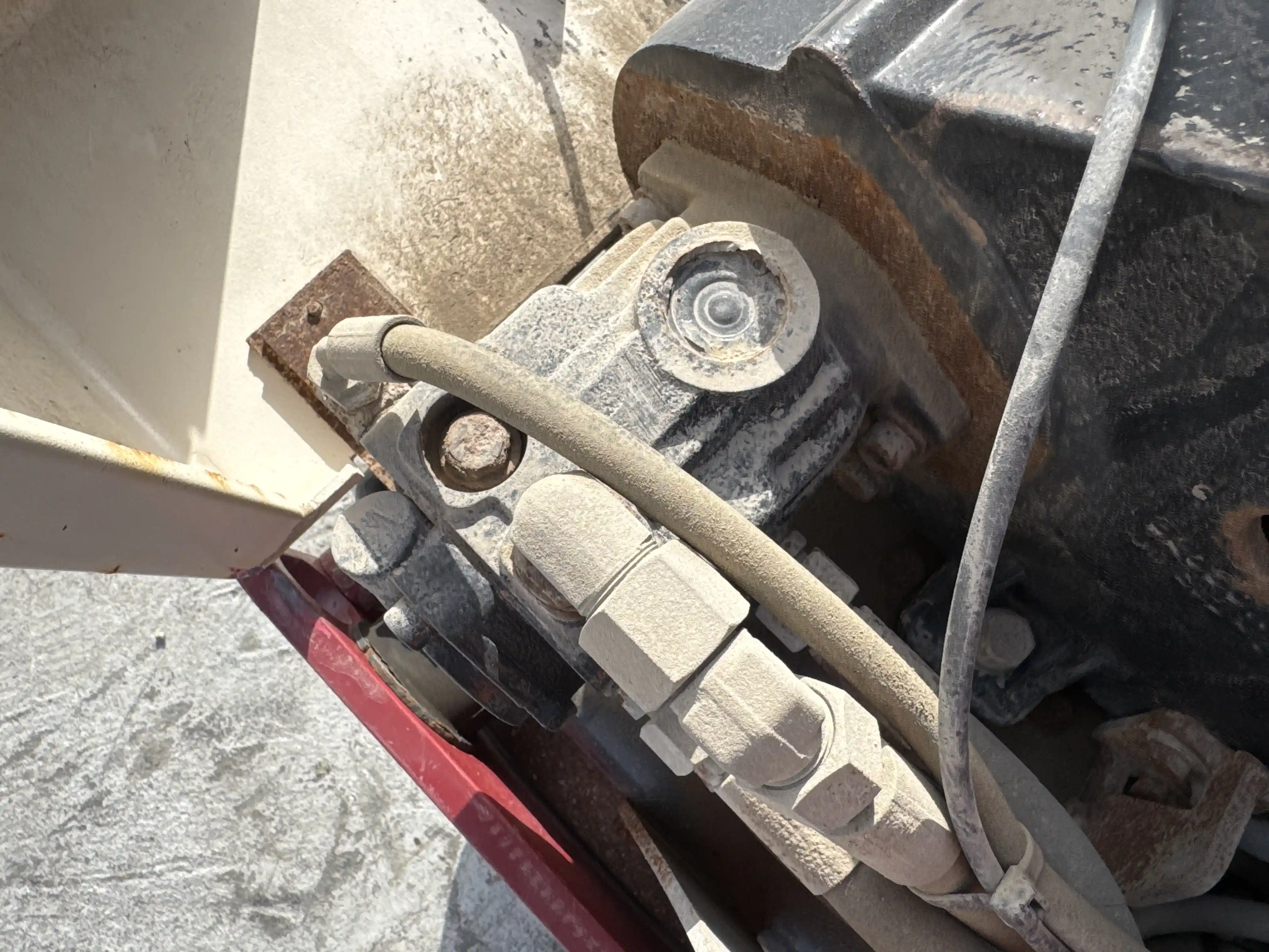 WBC-002-Dynapac-DTR75-walk-behind-compactor-inspection-Hydraulic-pump-2