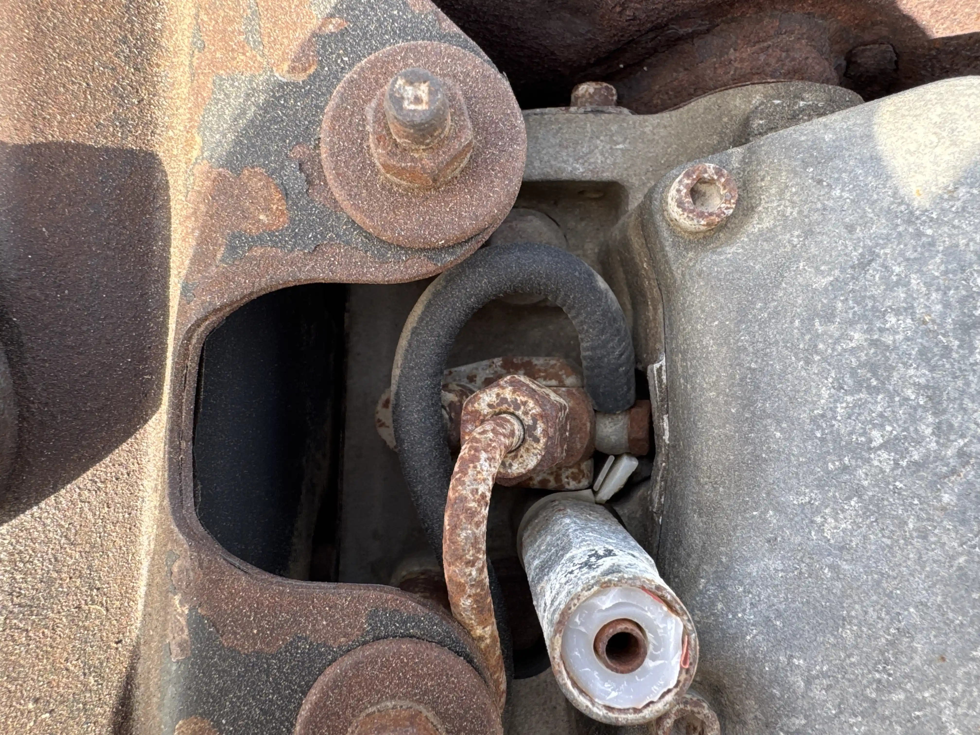 WBC-002-Dynapac-DTR75-walk-behind-compactor-inspection-engine-fuel-leaks-3