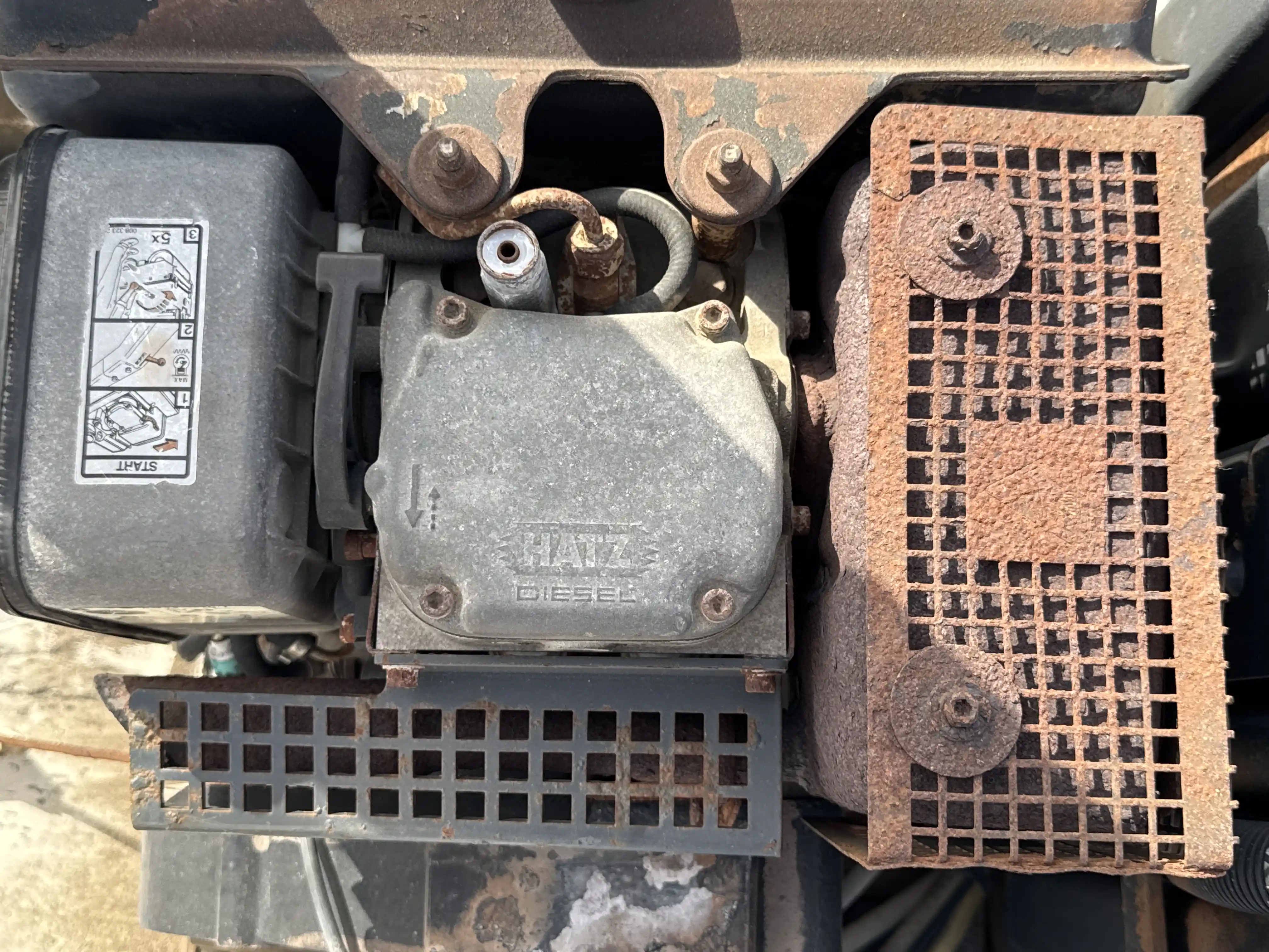 WBC-002-Dynapac-DTR75-walk-behind-compactor-inspection-engine-engine-oil-leaks-4