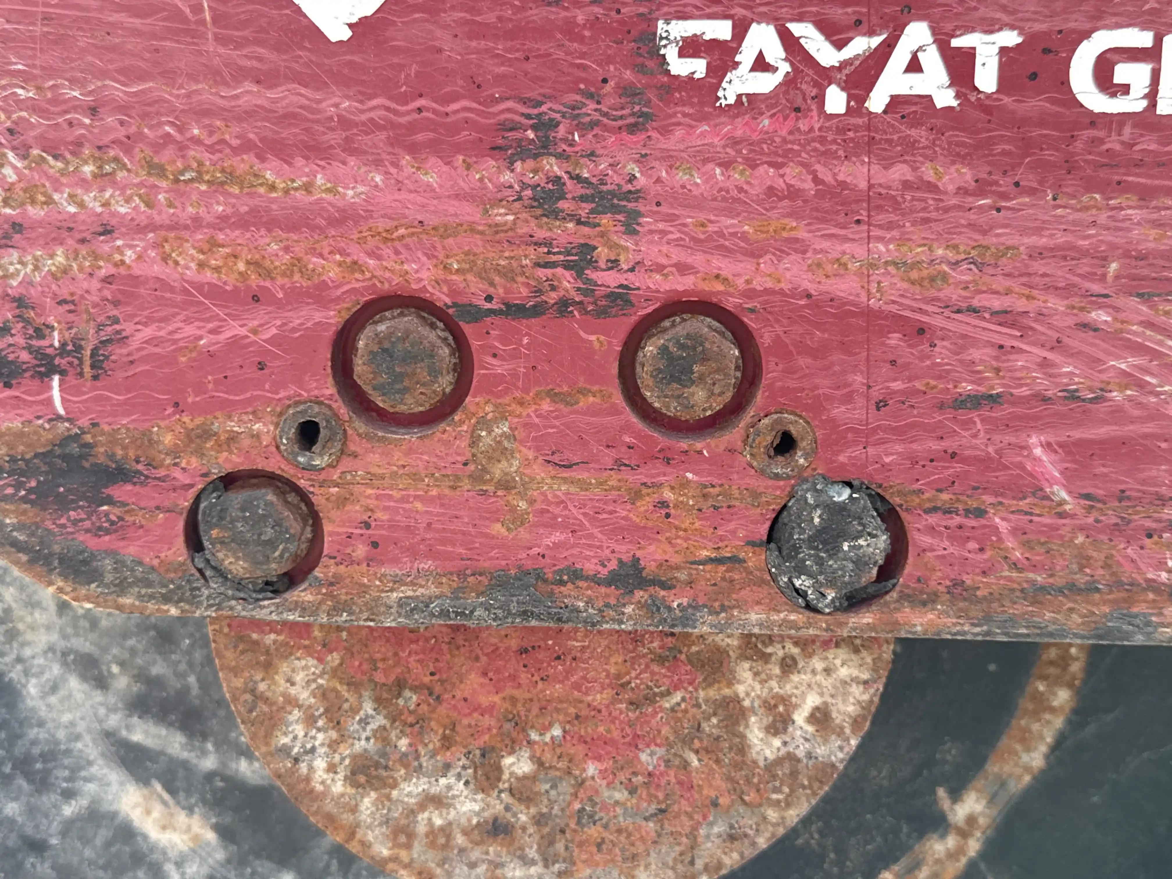 WBC-002-Dynapac-DTR75-walk-behind-compactor-inspection-front-drum-mounting-bolts-1