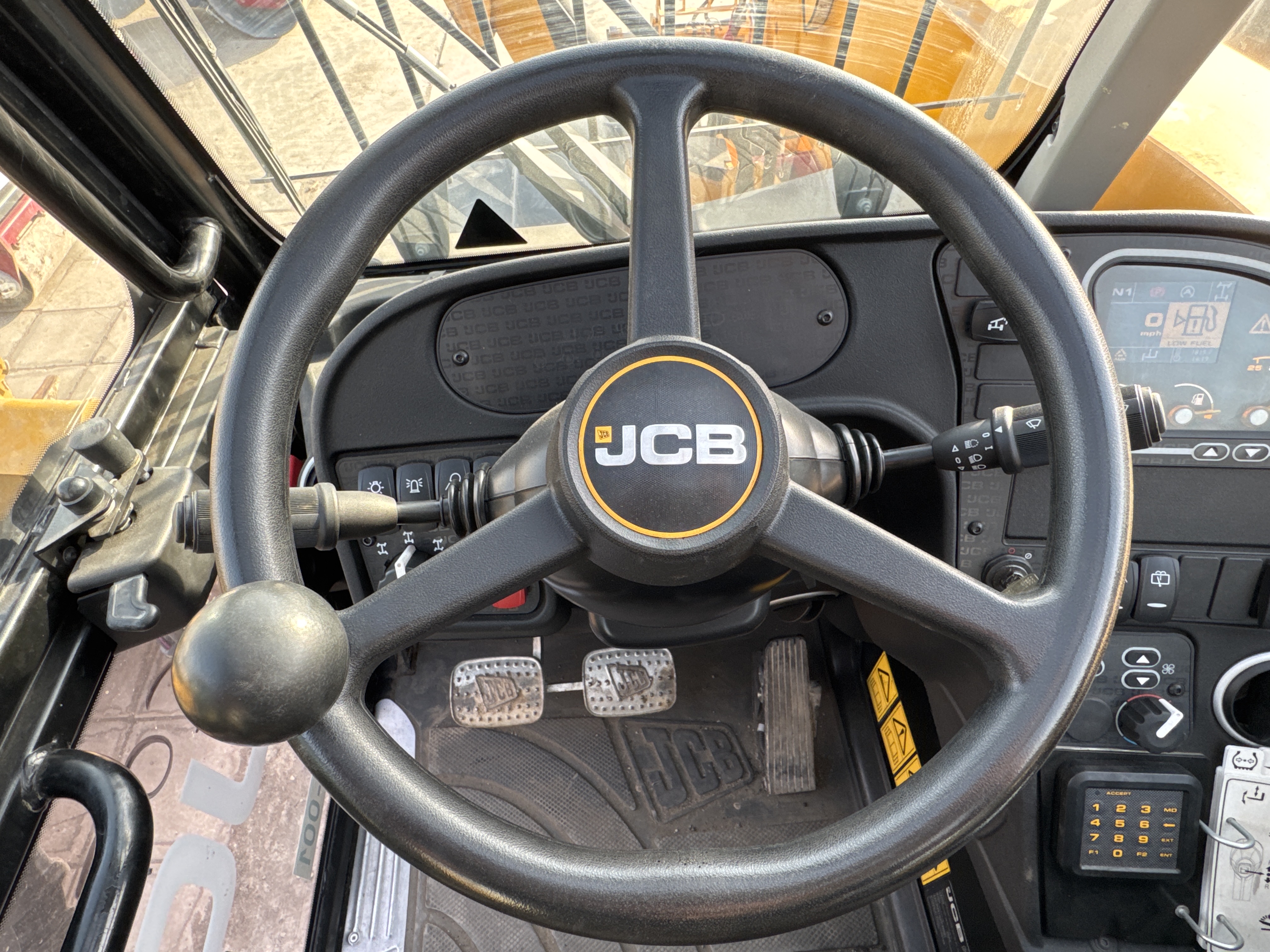 THM-001-JCB-540-170-telehandler-interior-steering-wheel