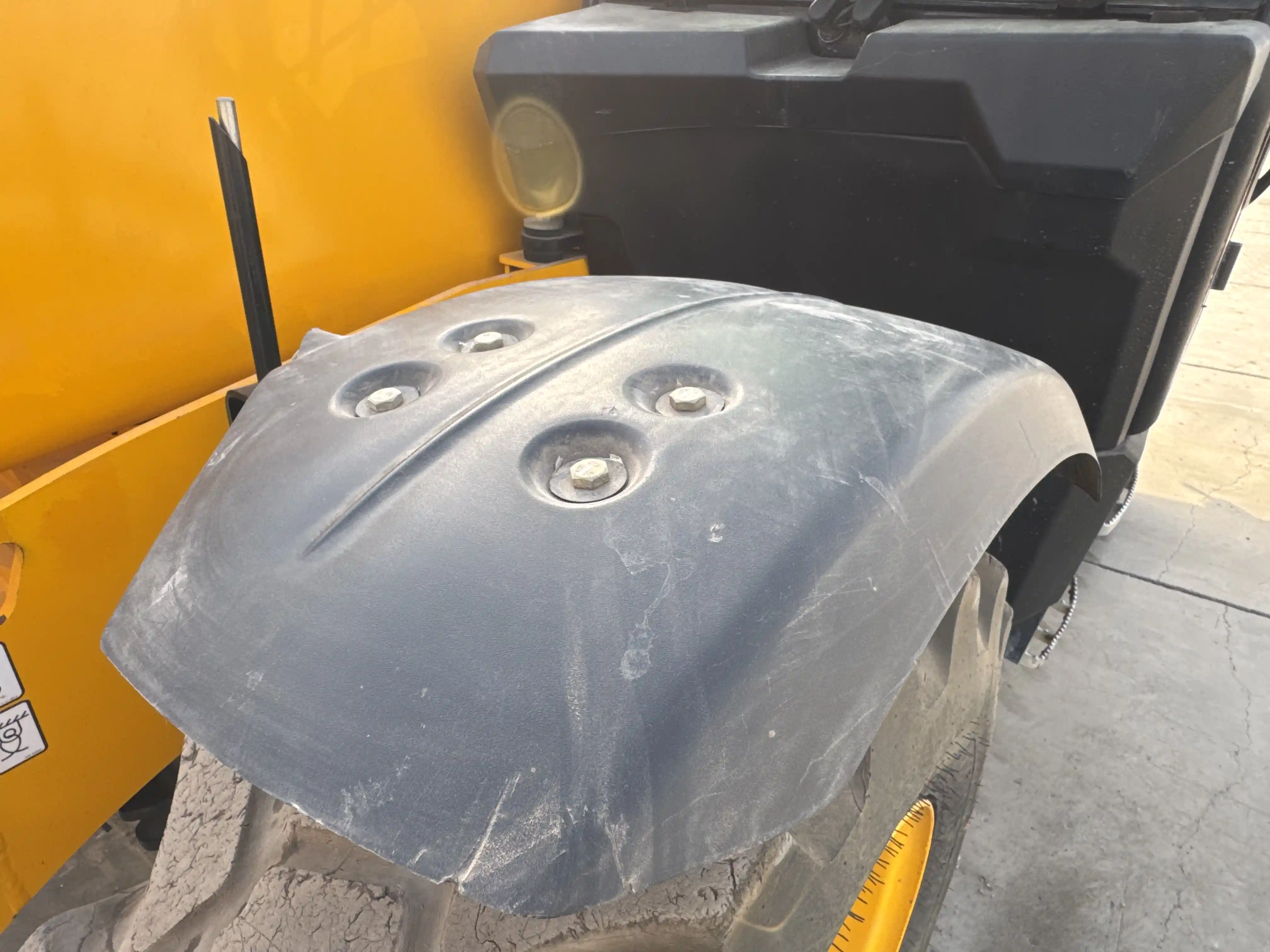 THM-001-JCB-540-170-telehandler-inspection-structure-sheet-metal-fiberglass-1