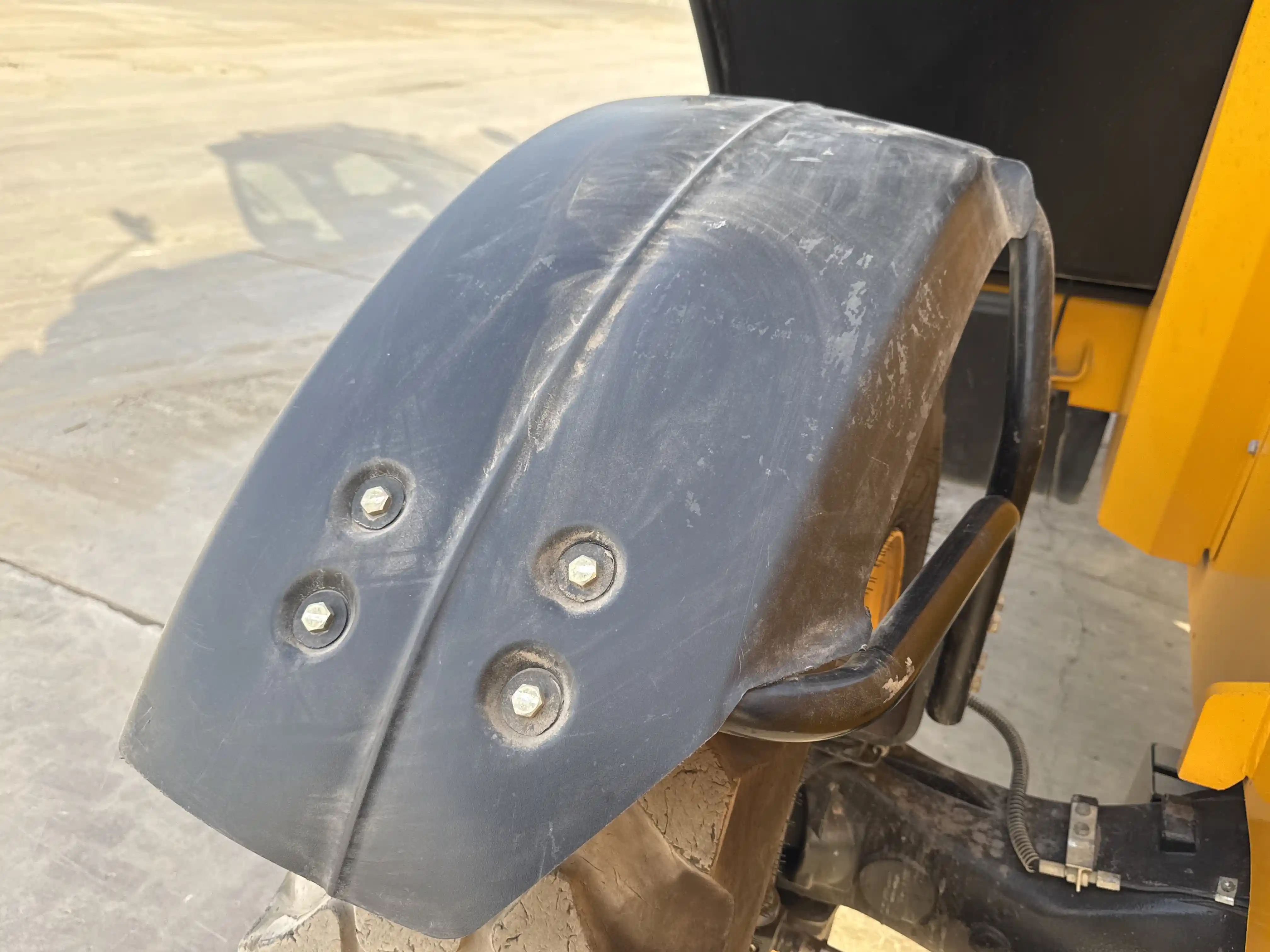 THM-001-JCB-540-170-telehandler-inspection-structure-sheet-metal-fiberglass-2