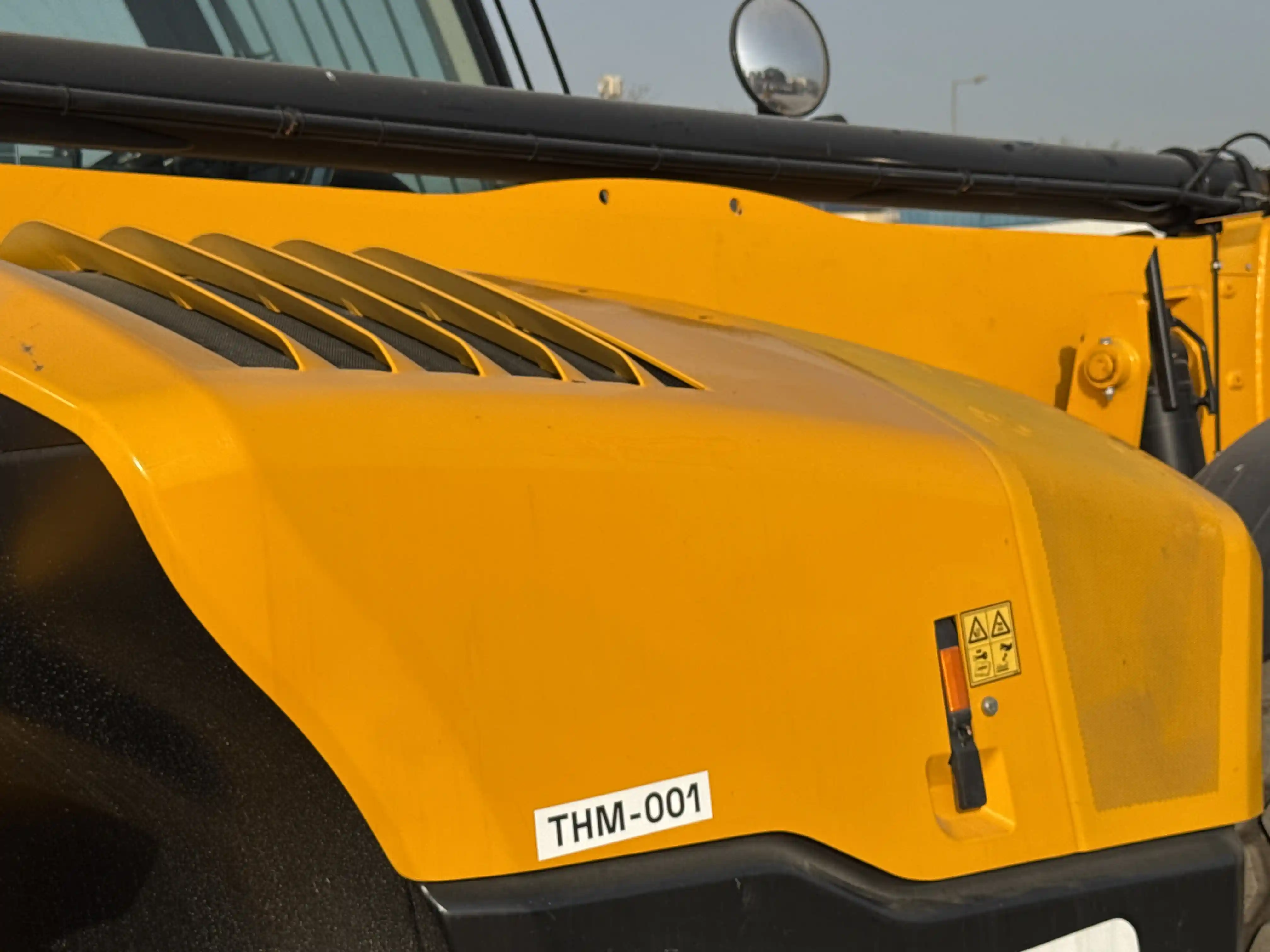THM-001-JCB-540-170-telehandler-inspection-structure-sheet-metal-fiberglass-4