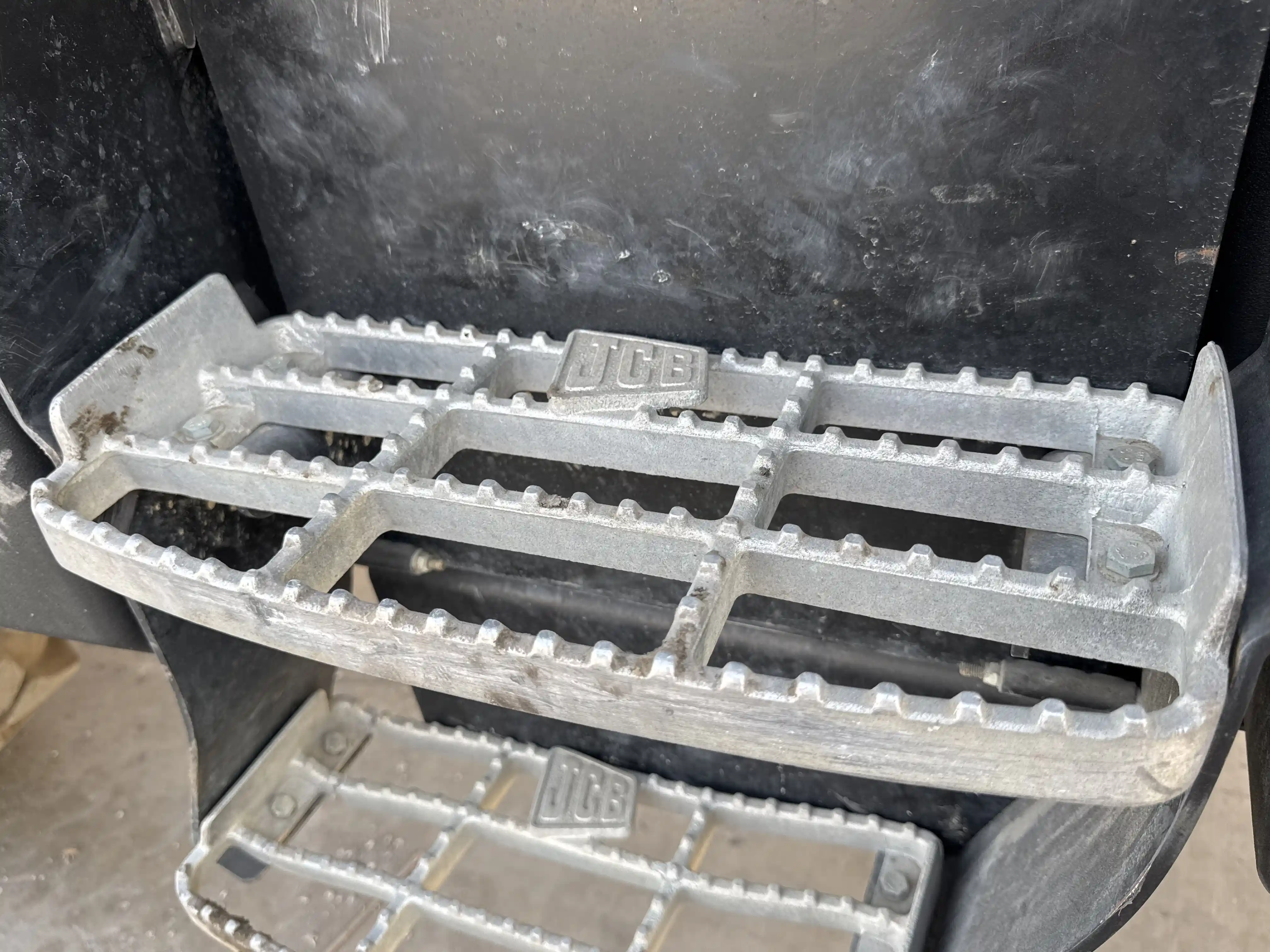 THM-001-JCB-540-170-telehandler-inspection-structure-steps-ladders-2