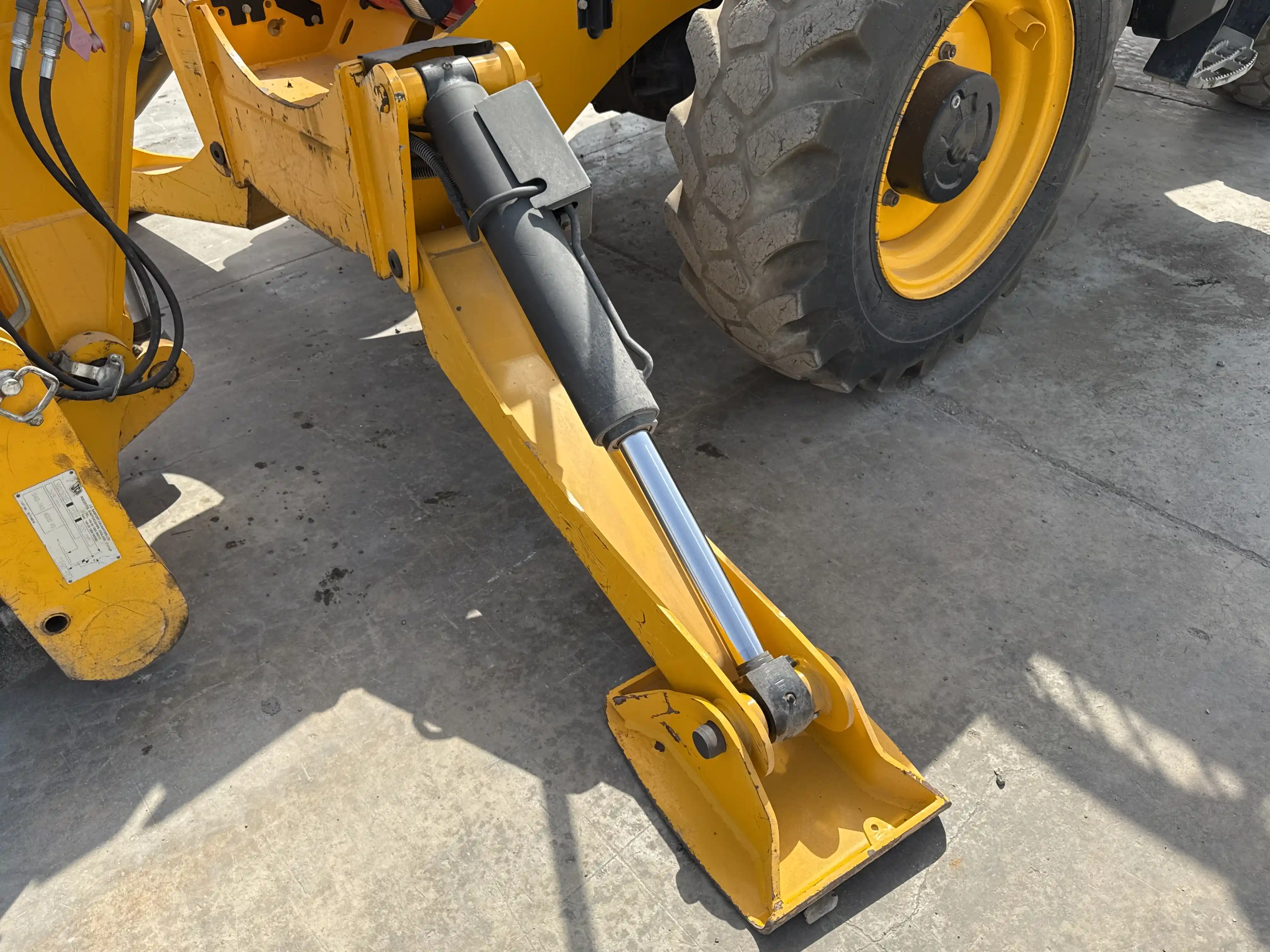 THM-001-JCB-540-170-telehandler-inspection-structure-Outriggers-2