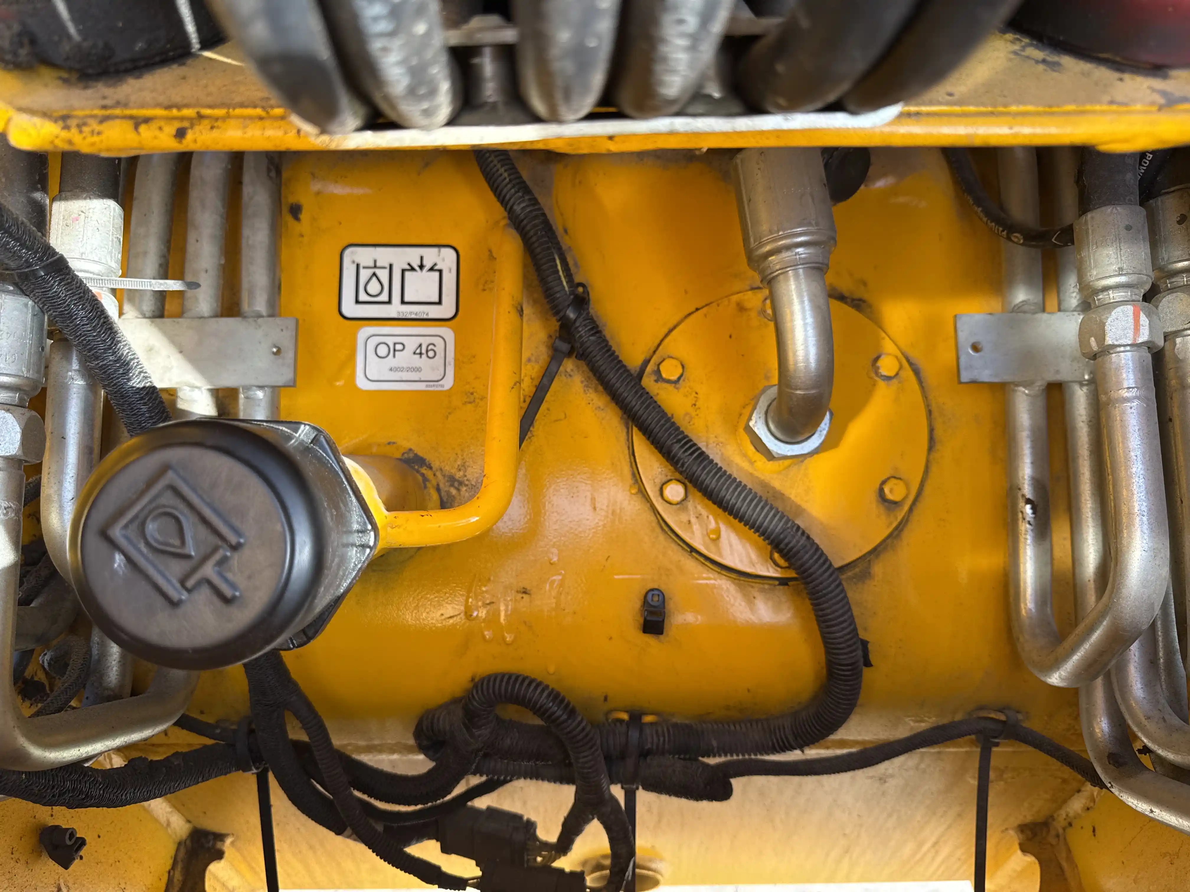 THM-001-JCB-540-170-telehandler-inspection-hydraulics-hydraulic-tank-1
