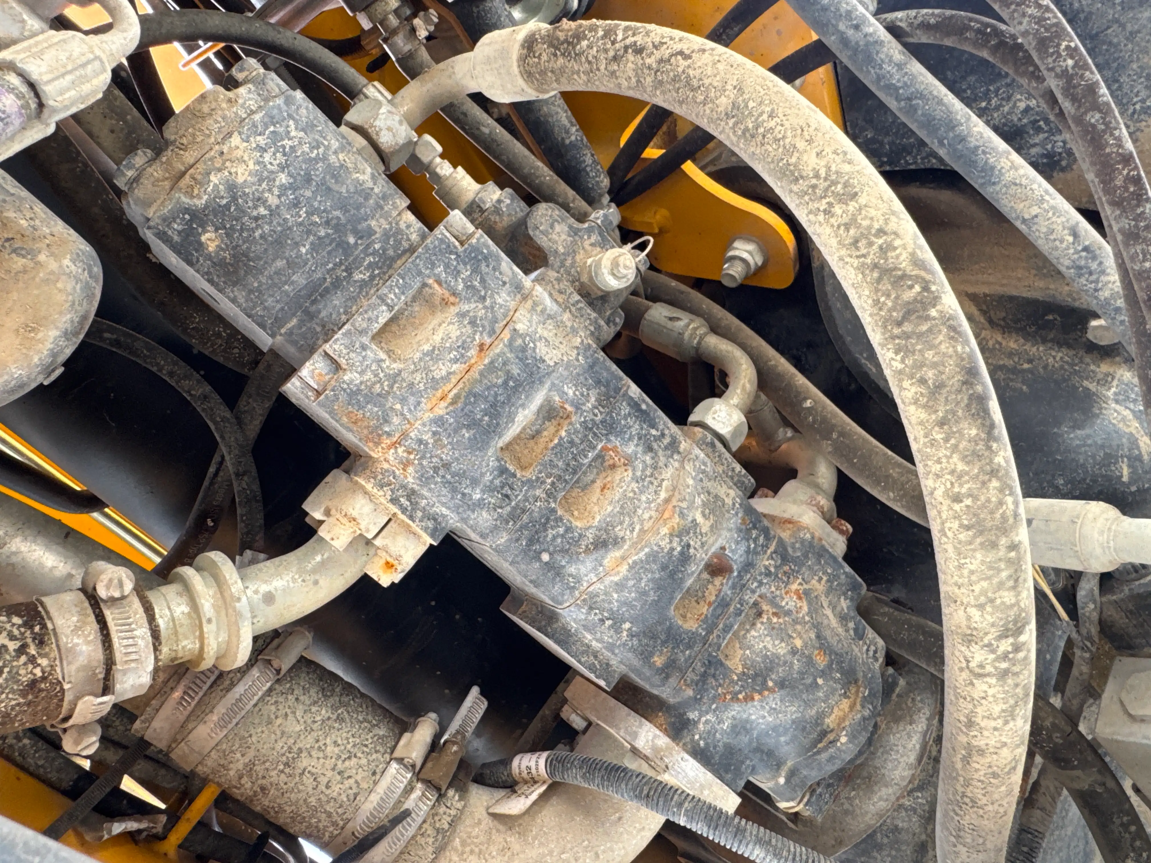 THM-001-JCB-540-170-telehandler-inspection-hydraulics-hydraulic-pump-2
