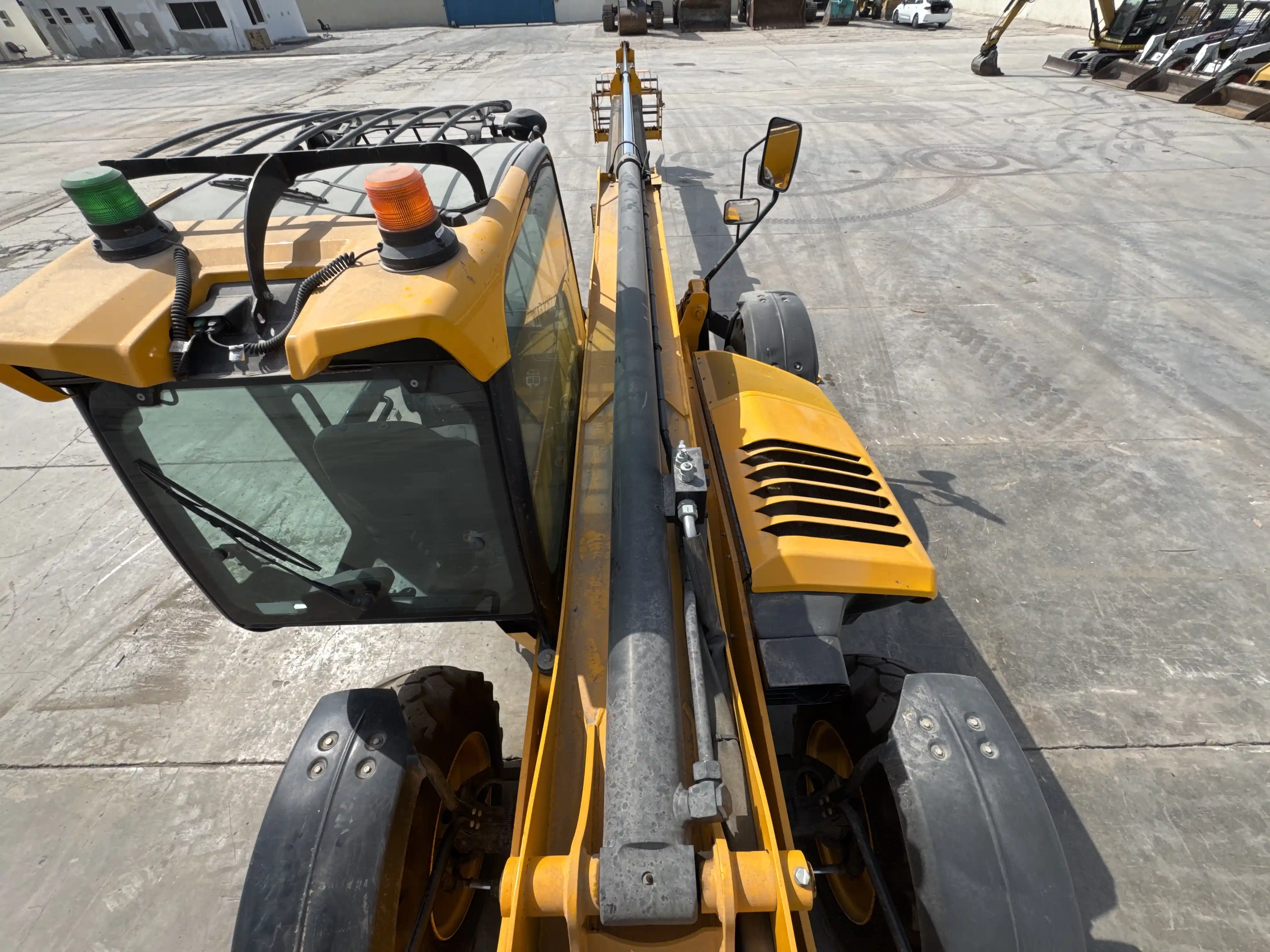 THM-001-JCB-540-170-telehandler-inspection-hydraulics-hydraulic-boom-extension-cylinder-1
