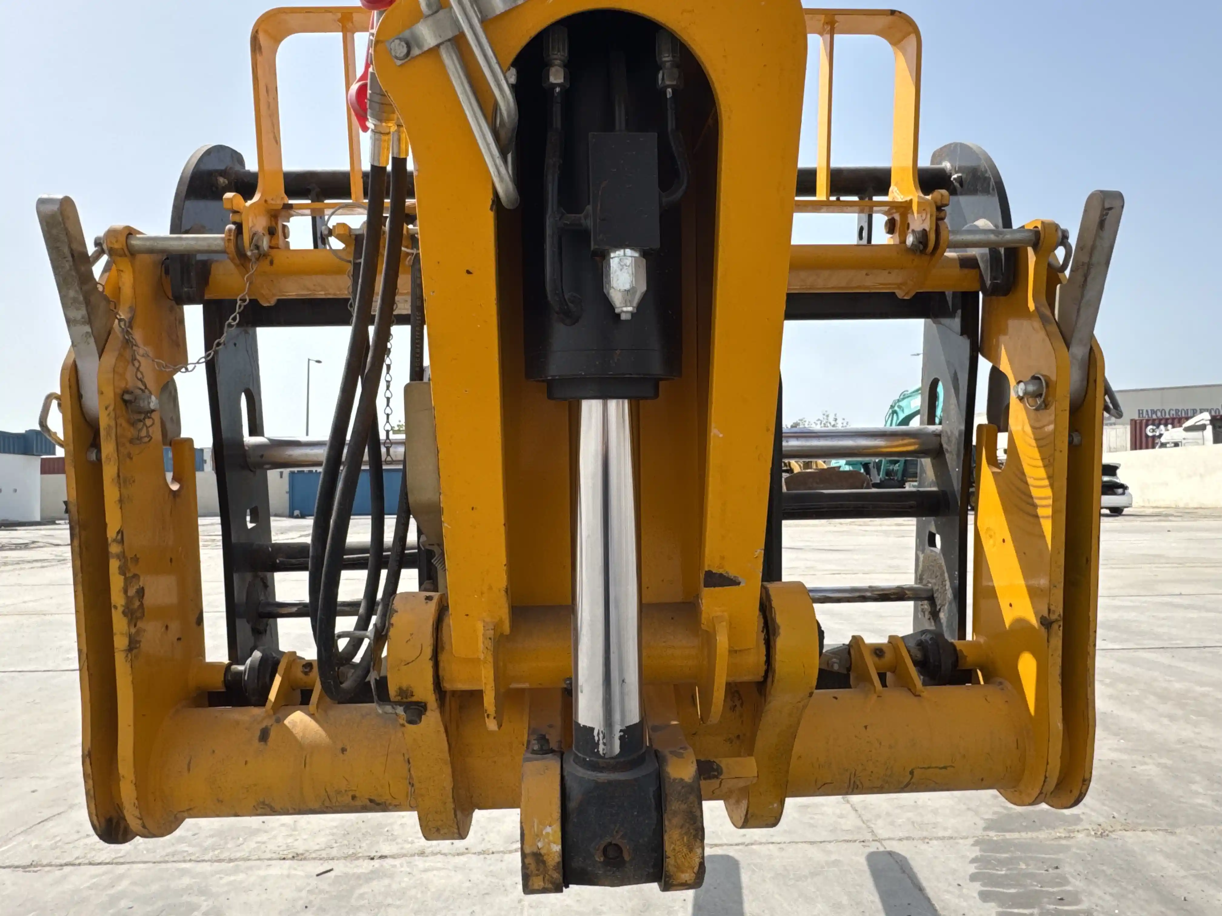 THM-001-JCB-540-170-telehandler-inspection-hydraulics-attachment-tilt-cylinder-1