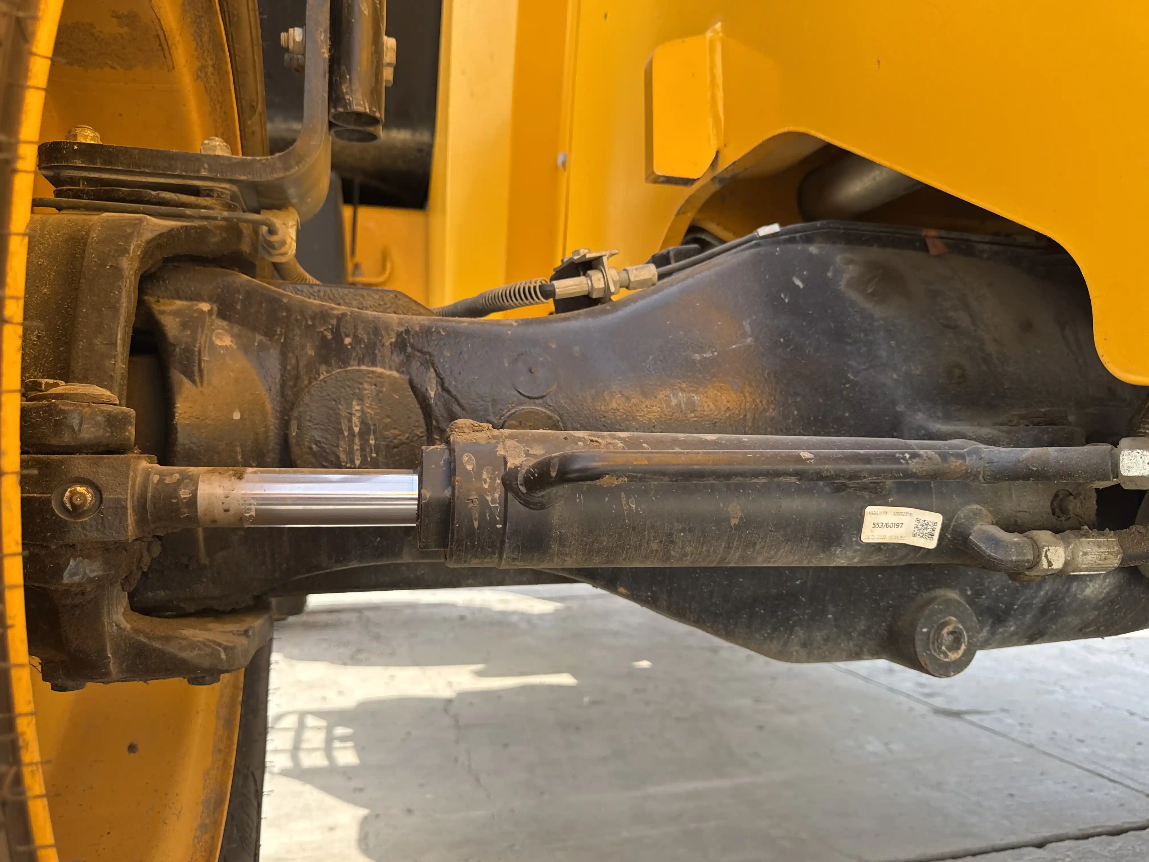 THM-001-JCB-540-170-telehandler-inspection-hydraulics-steering-cylinders-1