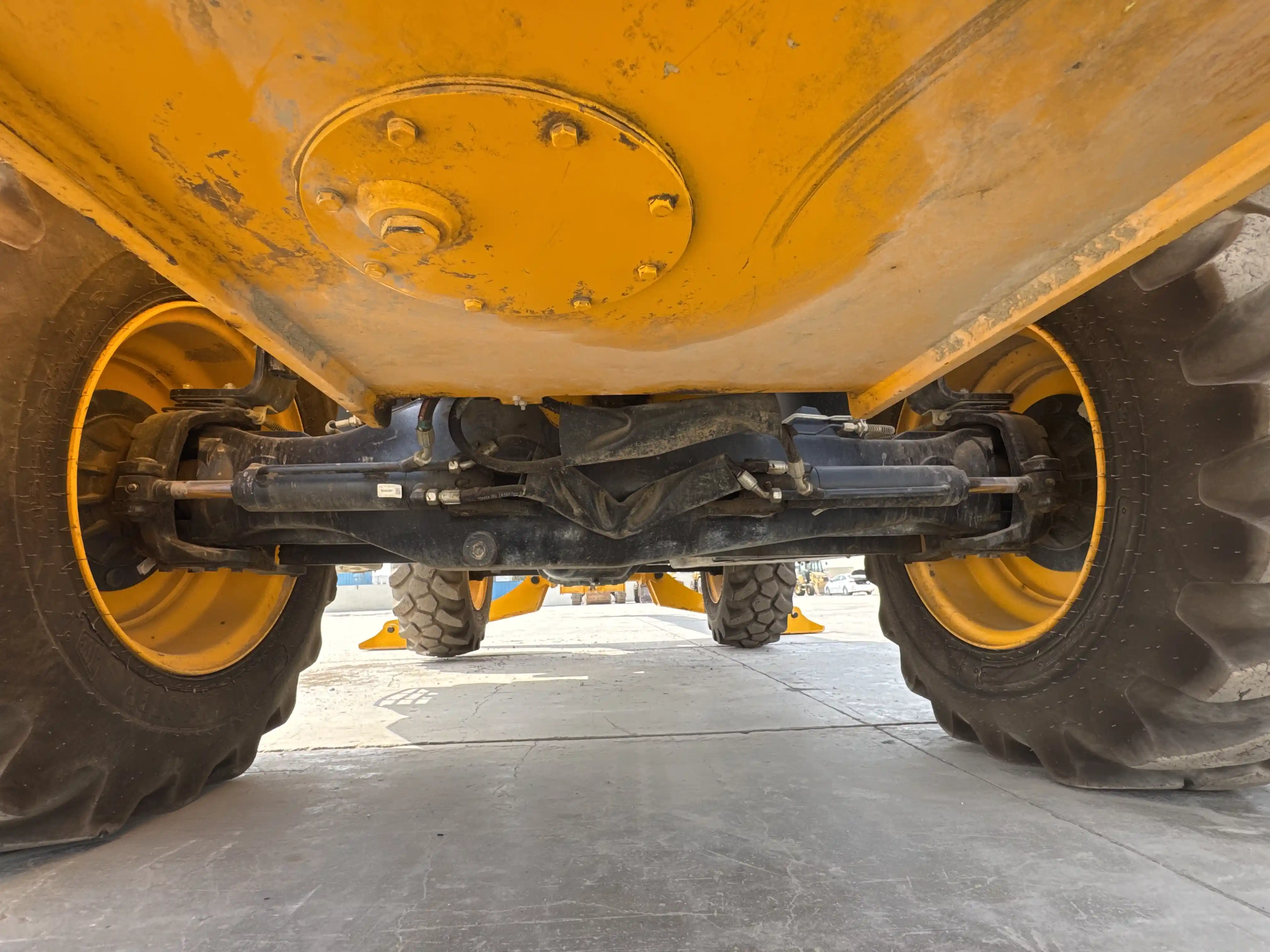 THM-001-JCB-540-170-telehandler-inspection-hydraulics-steering-cylinders-2