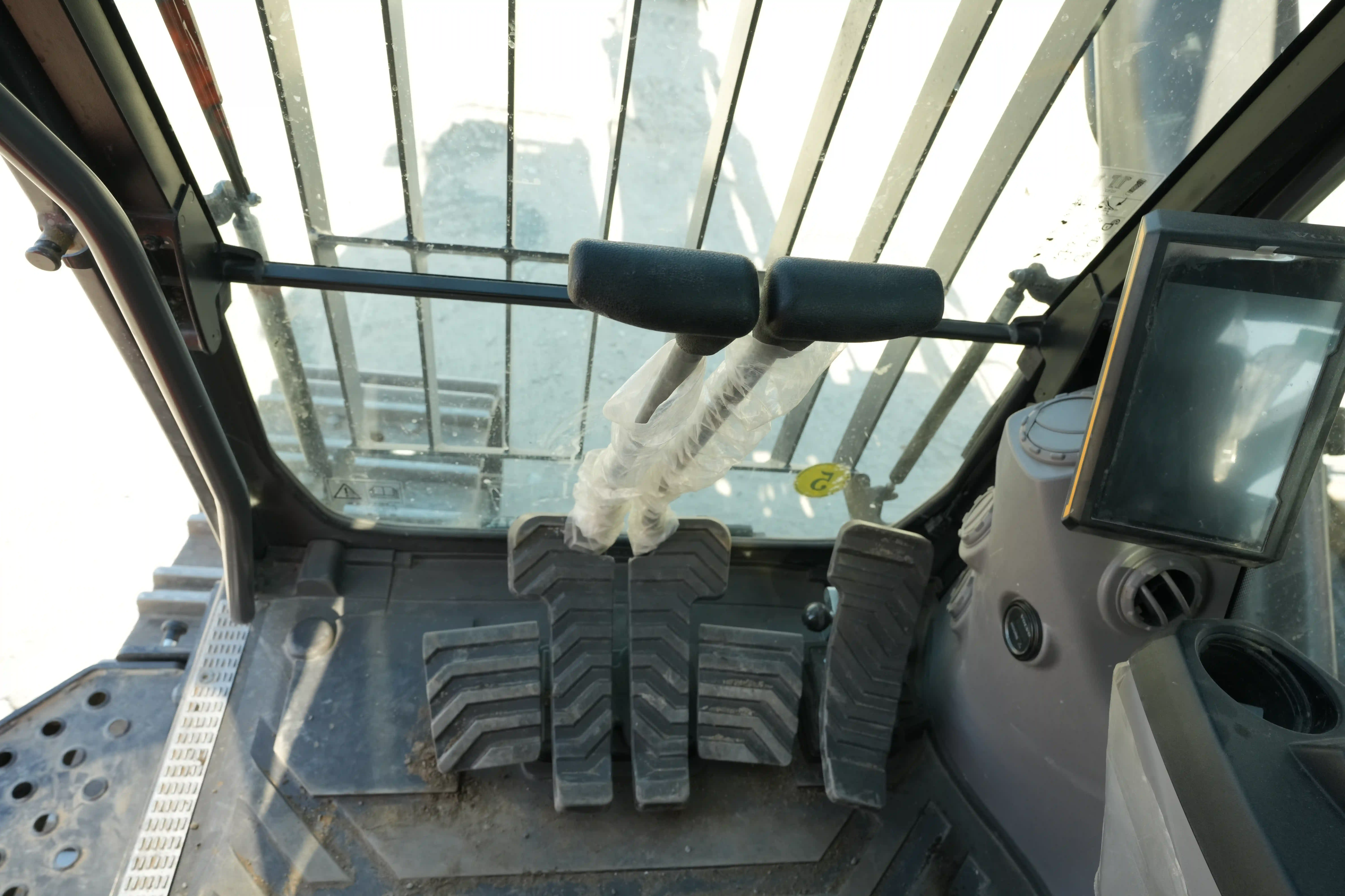 LEX-001-Volvo-EC550EL-large-excavator-interior-travel-levers-pedals