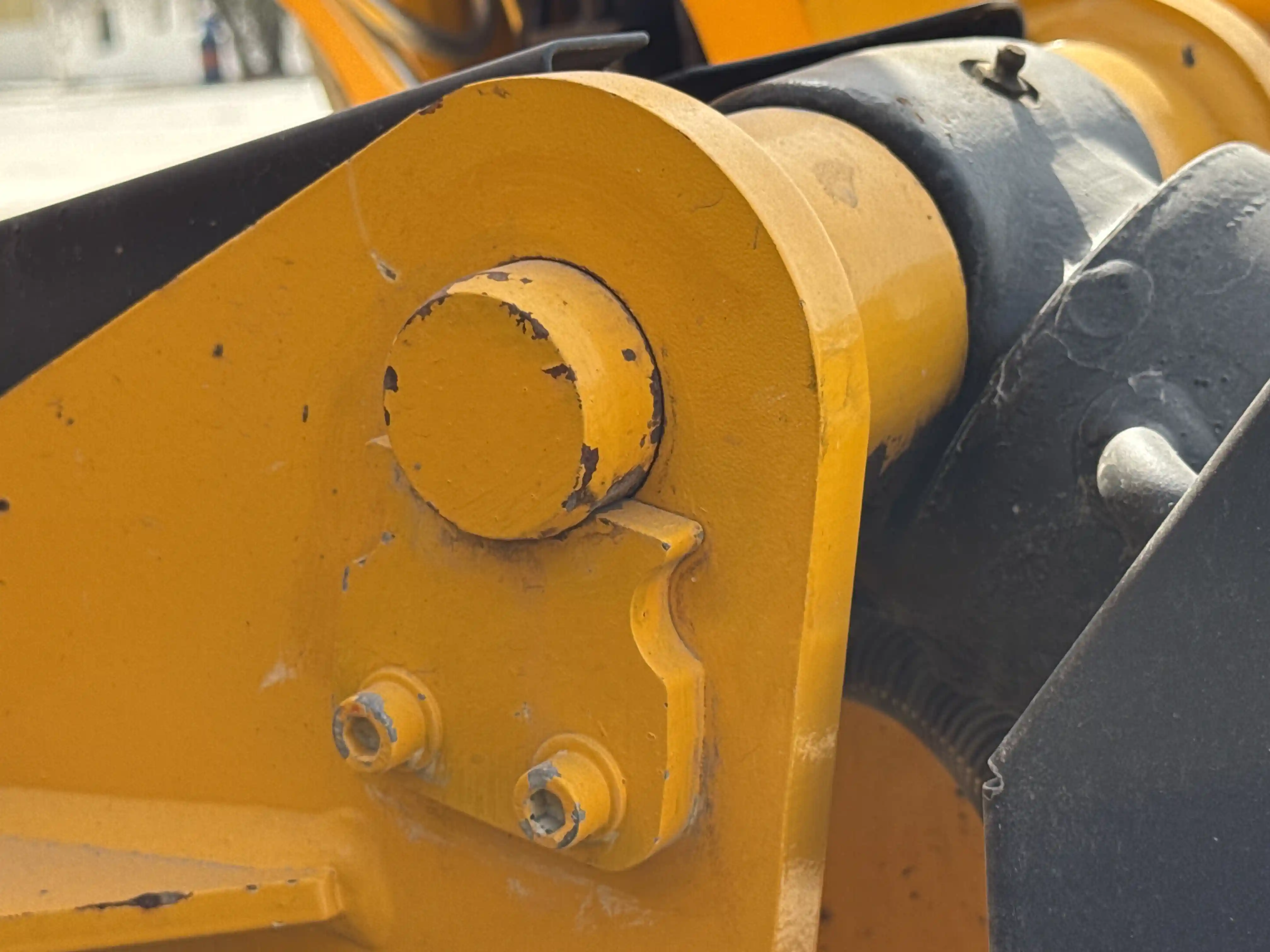 THM-001-JCB-540-170-telehandler-inspection-hydraulics-hydraulic-pins-locks-1