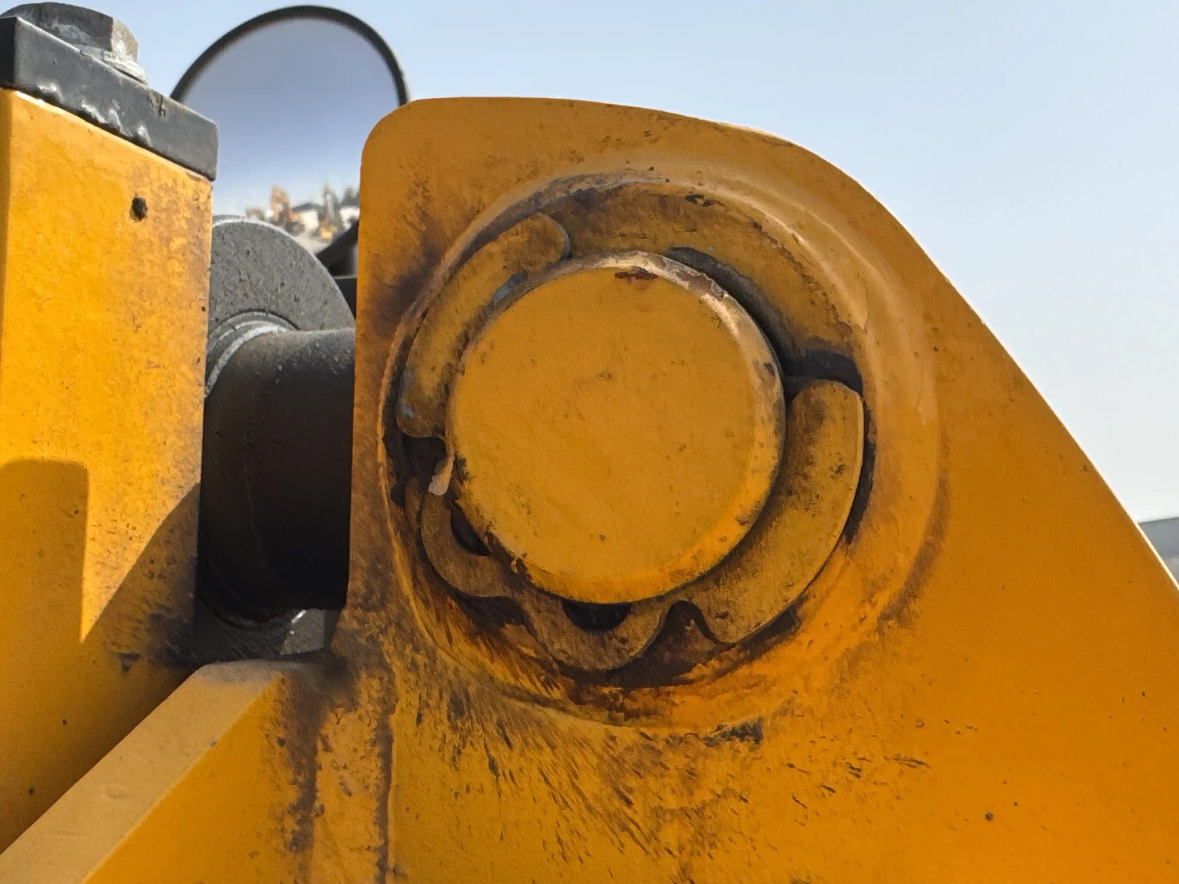 THM-001-JCB-540-170-telehandler-inspection-hydraulics-hydraulic-pins-locks-2