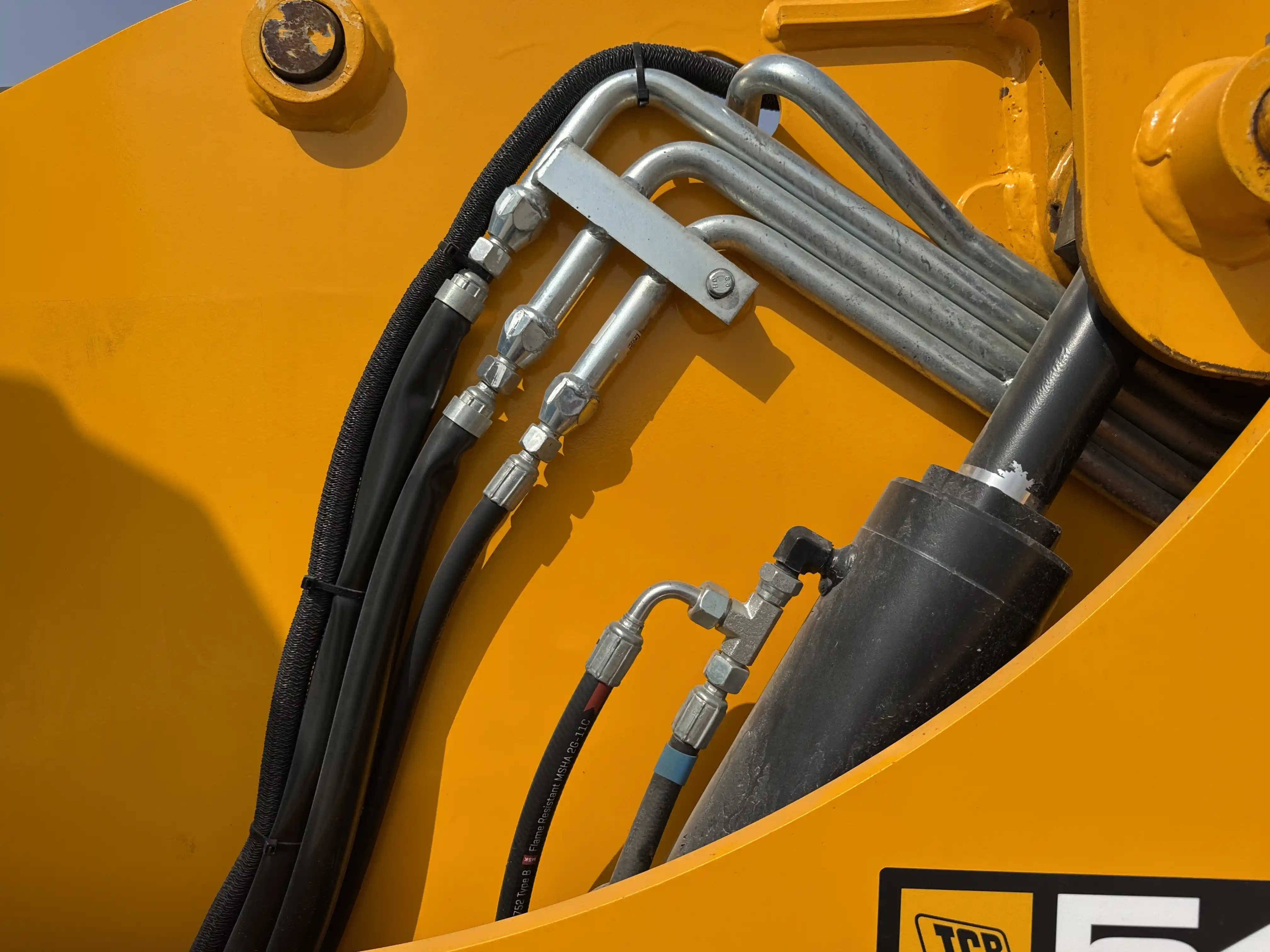 THM-001-JCB-540-170-telehandler-inspection-hydraulics-hydraulic-hoses-and-lines-3