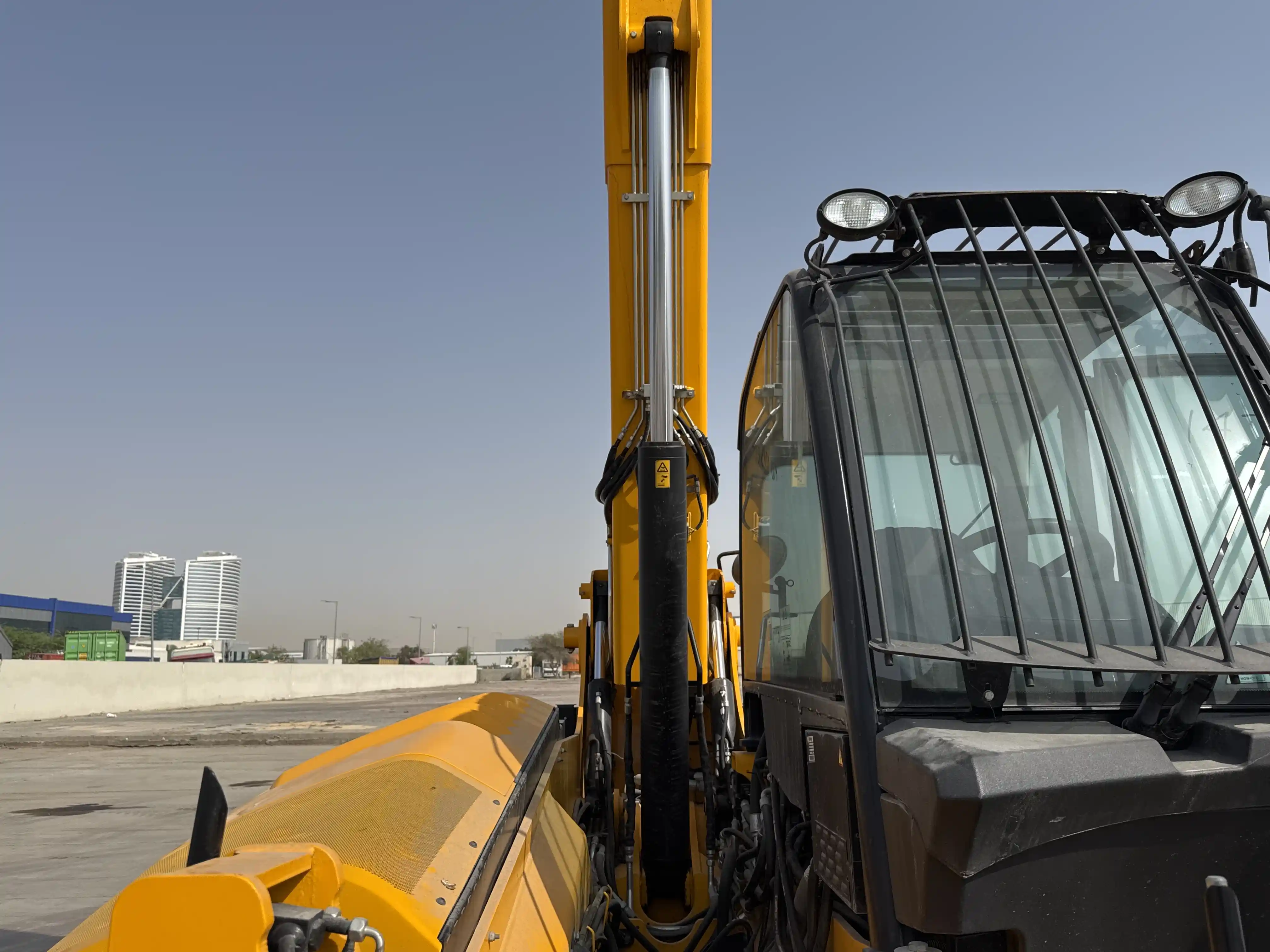 THM-001-JCB-540-170-telehandler-inspection-hydraulics-boom-lift-cylinder-2