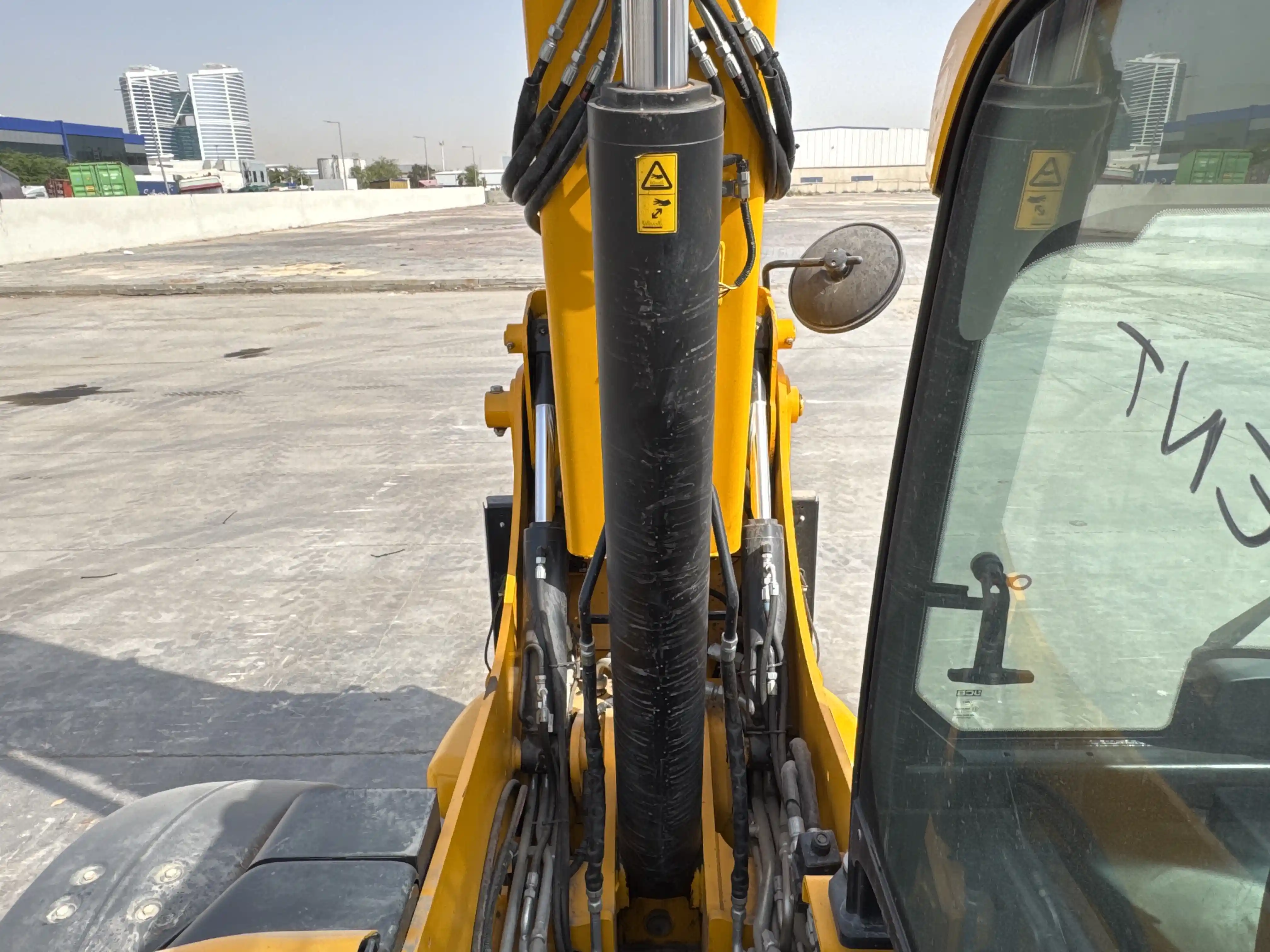 THM-001-JCB-540-170-telehandler-inspection-hydraulics-boom-lift-cylinder-3