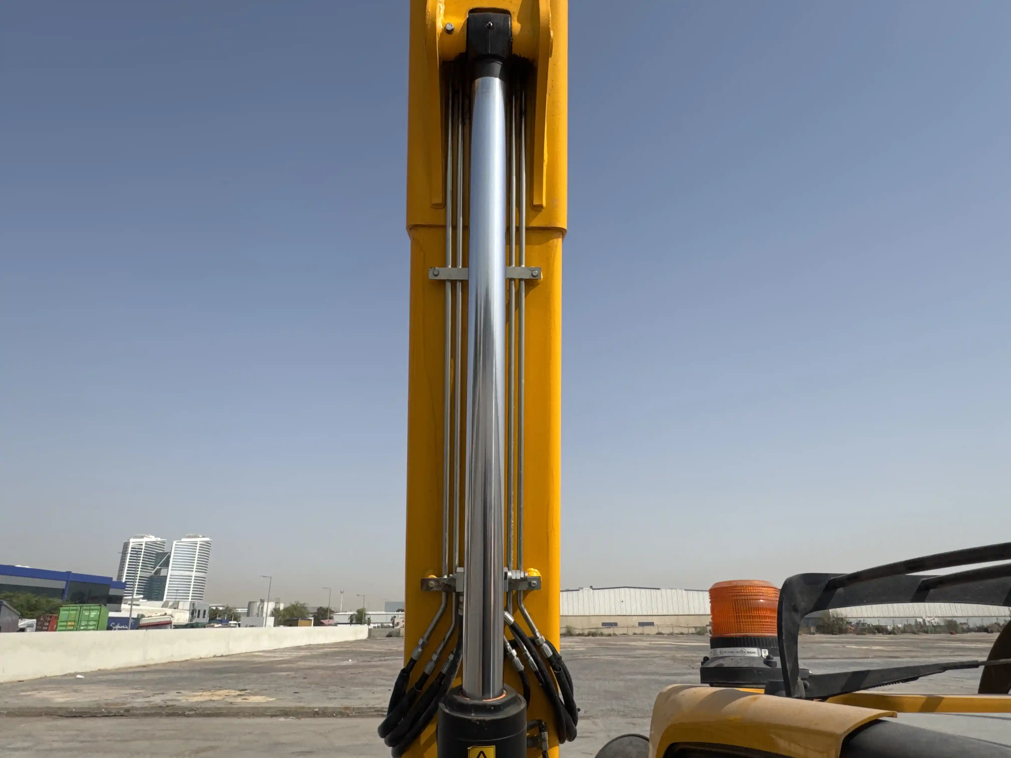 THM-001-JCB-540-170-telehandler-inspection-hydraulics-boom-lift-cylinder-4