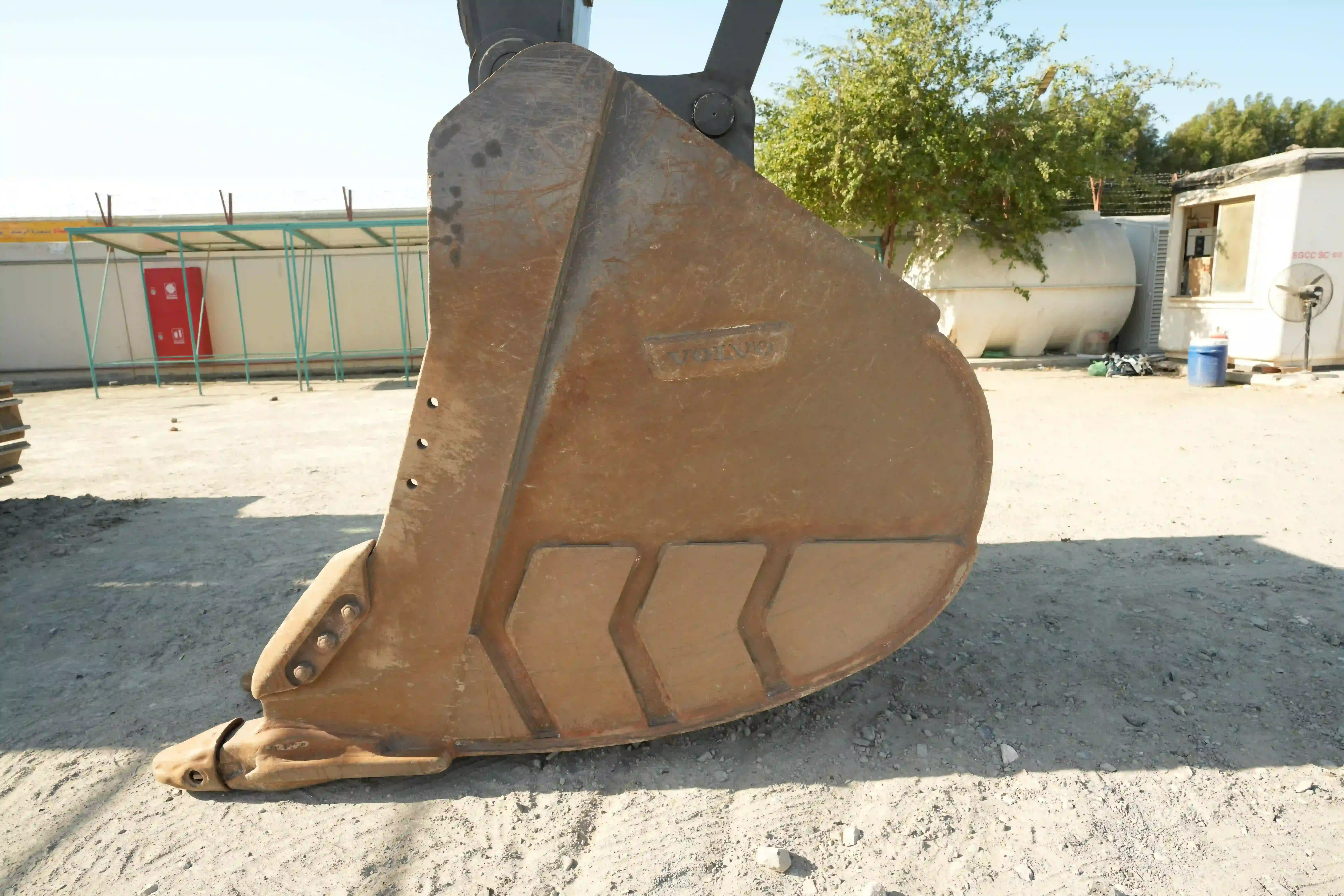 LEX-001-Volvo-EC550EL-large-excavator-attachment-excavator-bucket