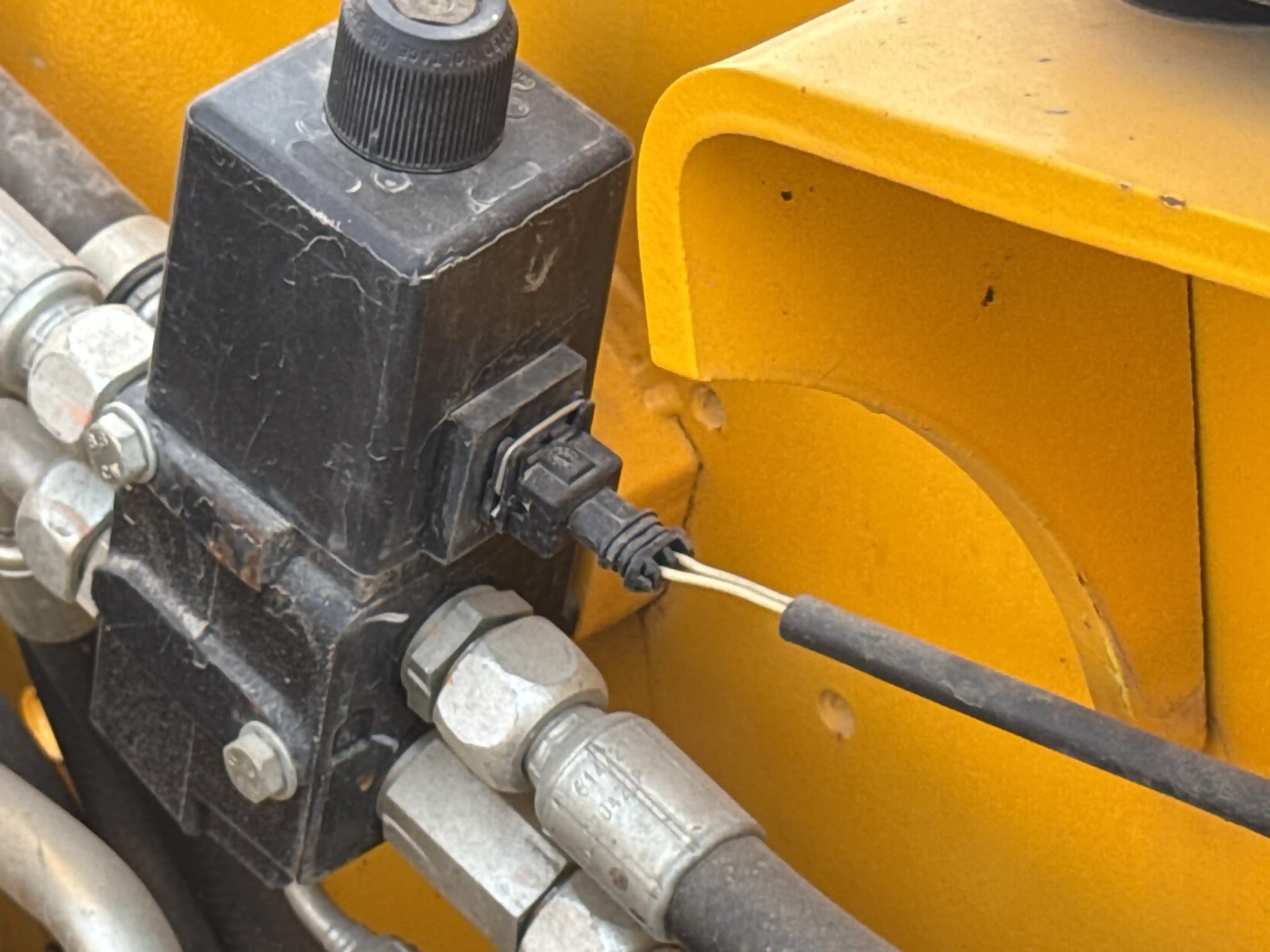 THM-001-JCB-540-170-telehandler-inspection-hydraulics-wiring-harness-2
