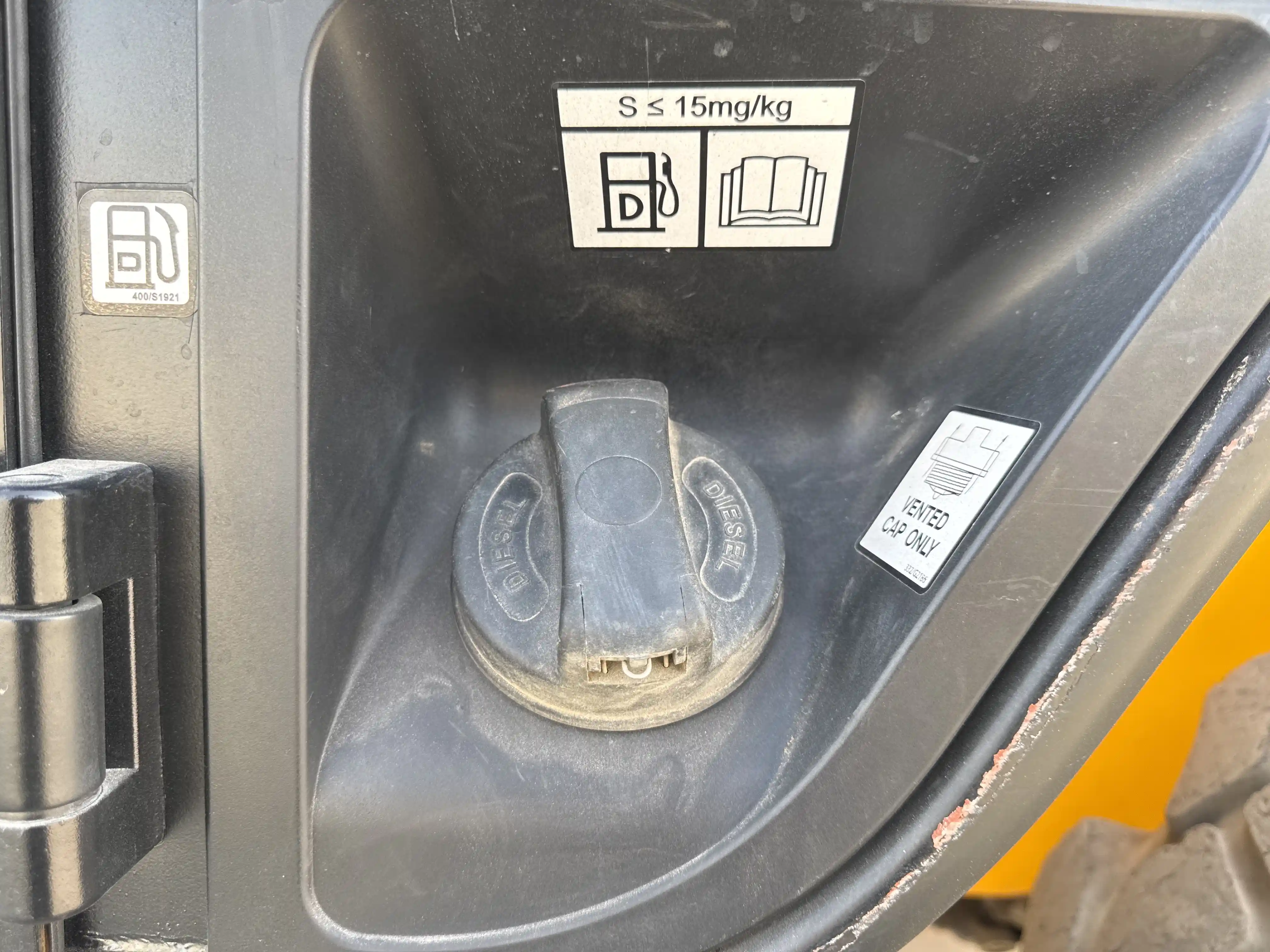 THM-001-JCB-540-170-telehandler-inspection-engine-fuel-tank-1
