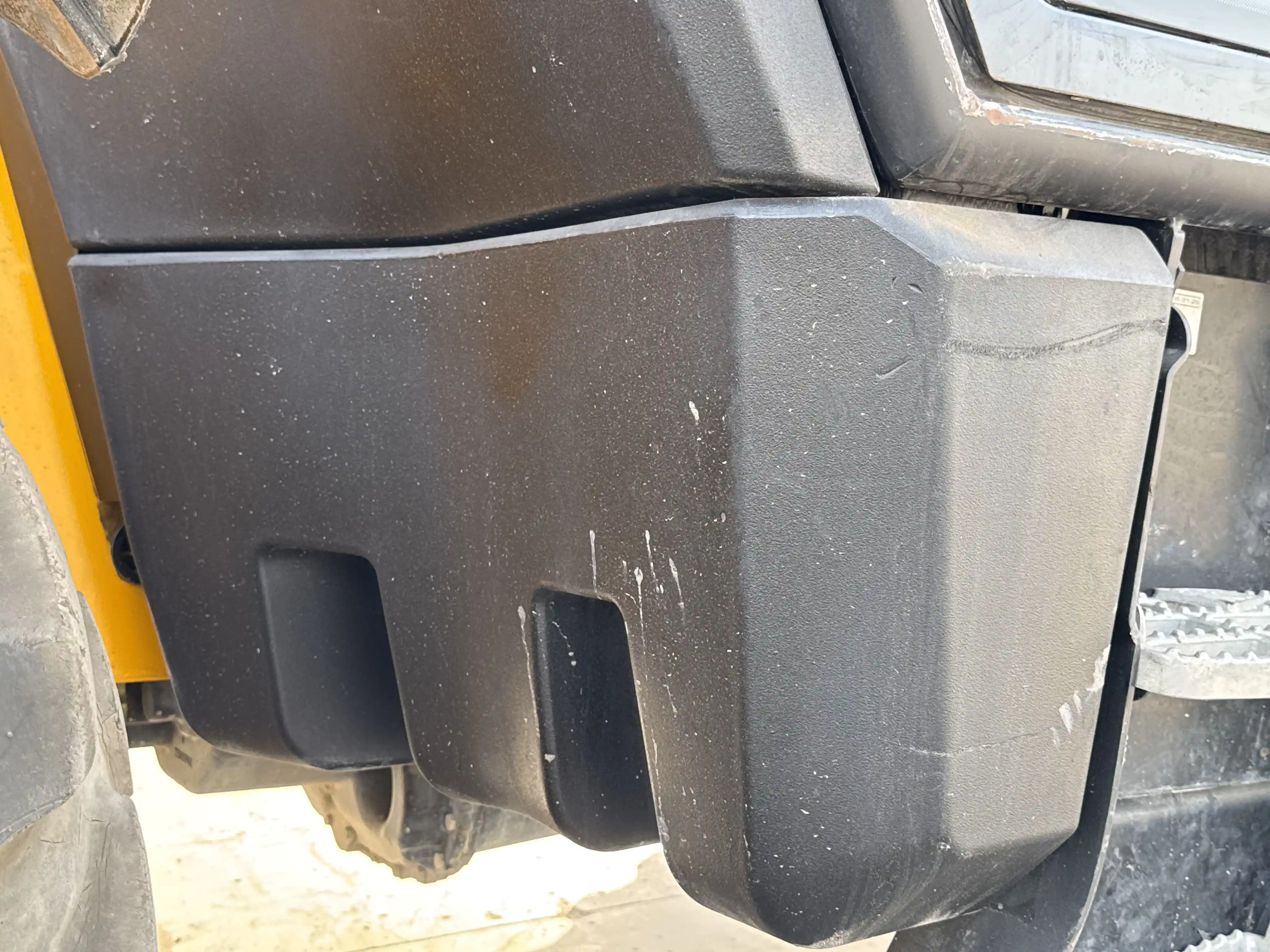 THM-001-JCB-540-170-telehandler-inspection-engine-fuel-tank-3