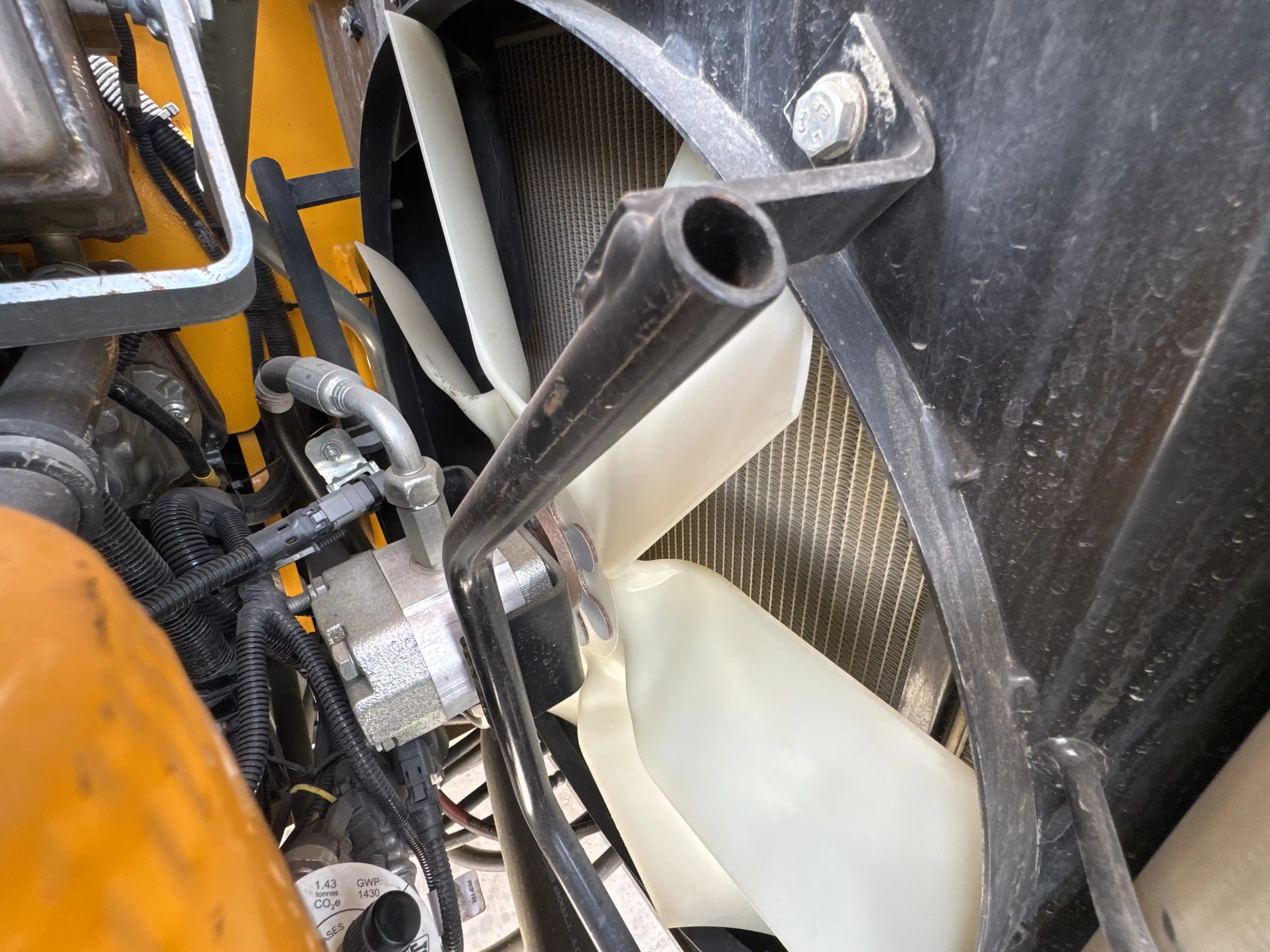 THM-001-JCB-540-170-telehandler-inspection-engine-cooling-fan-and-fan-guard-2